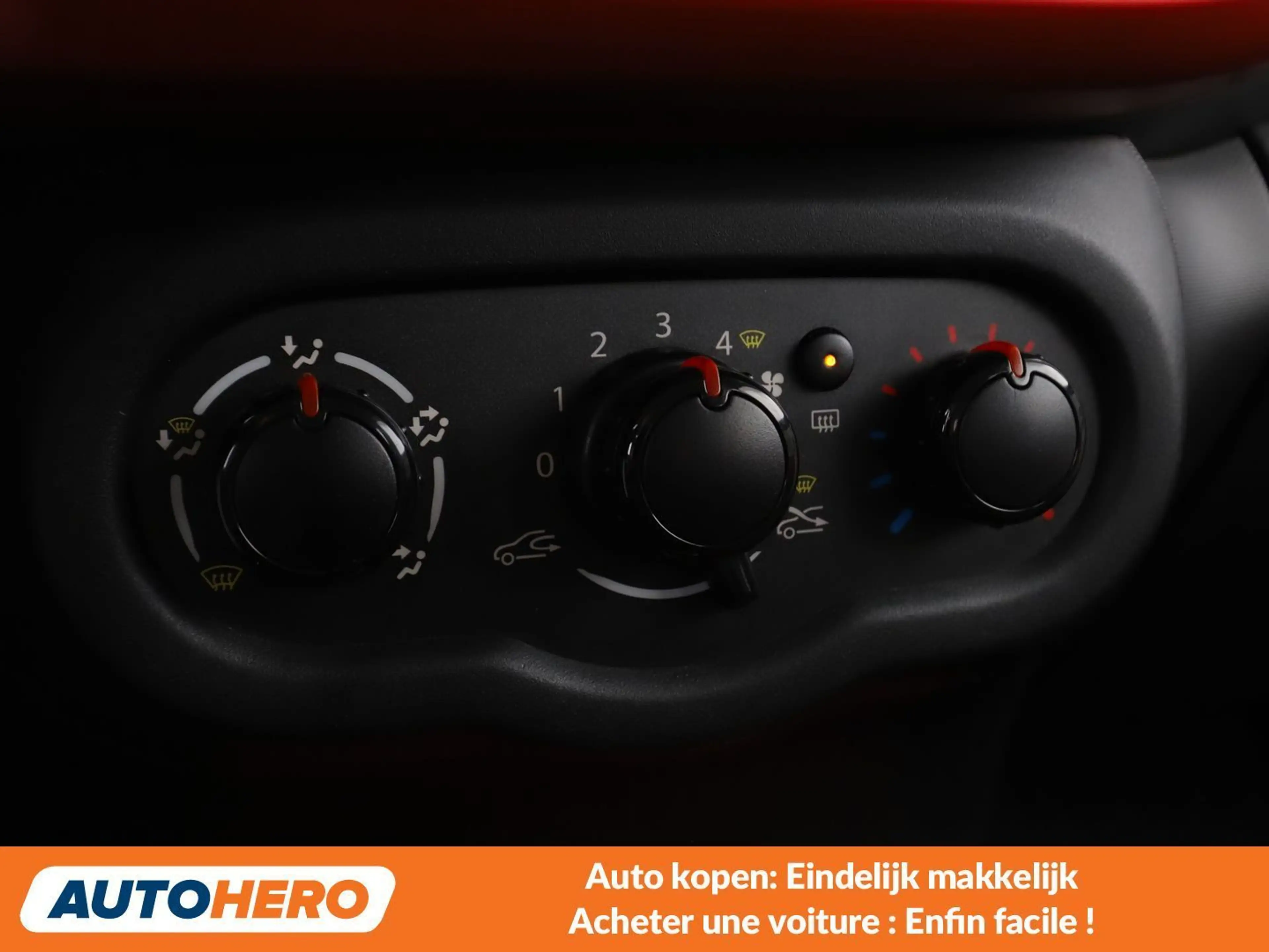Renault Twingo 1.0 SCe Zen — photo 8