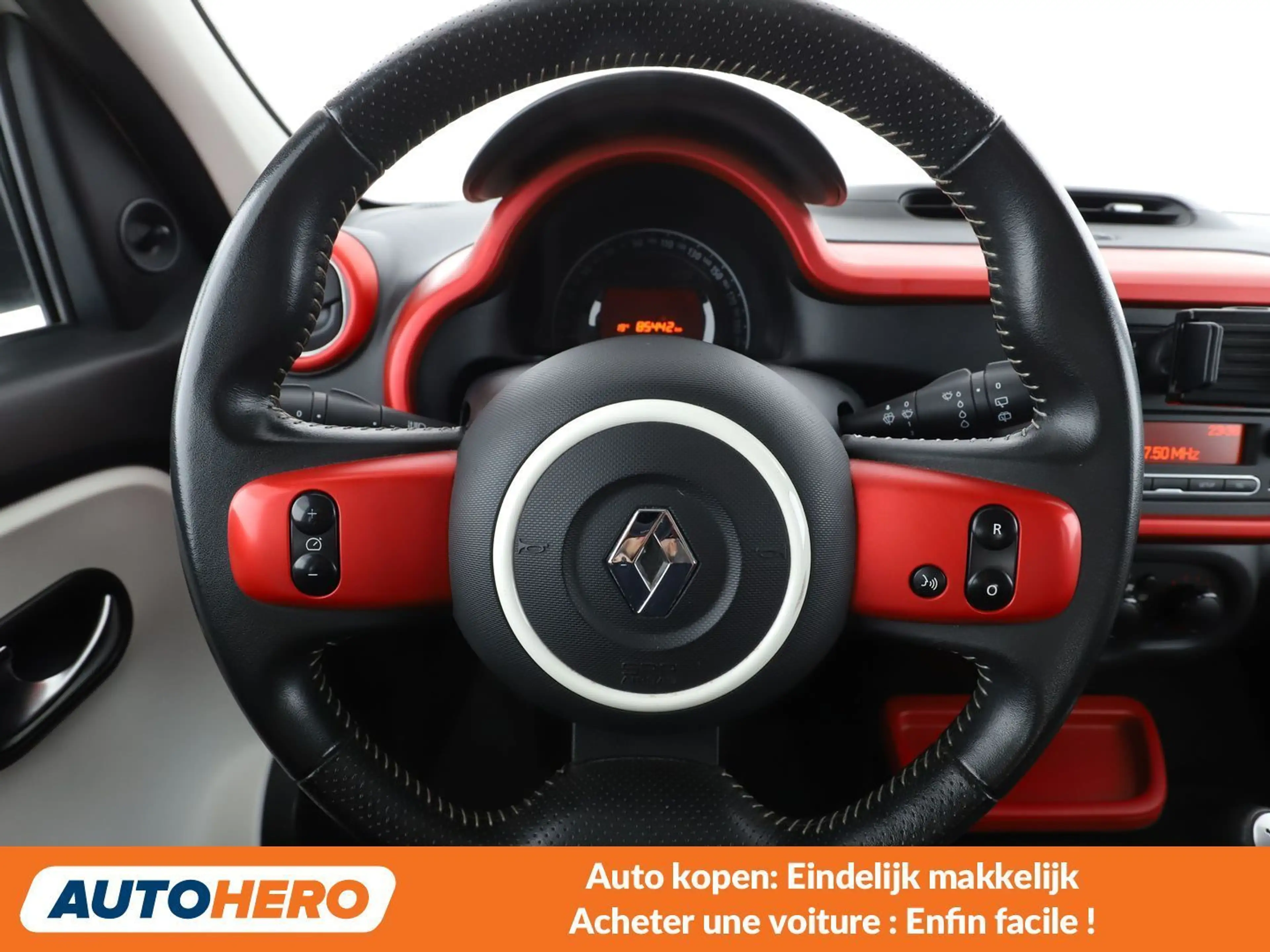 Renault Twingo 1.0 SCe Zen — photo 5