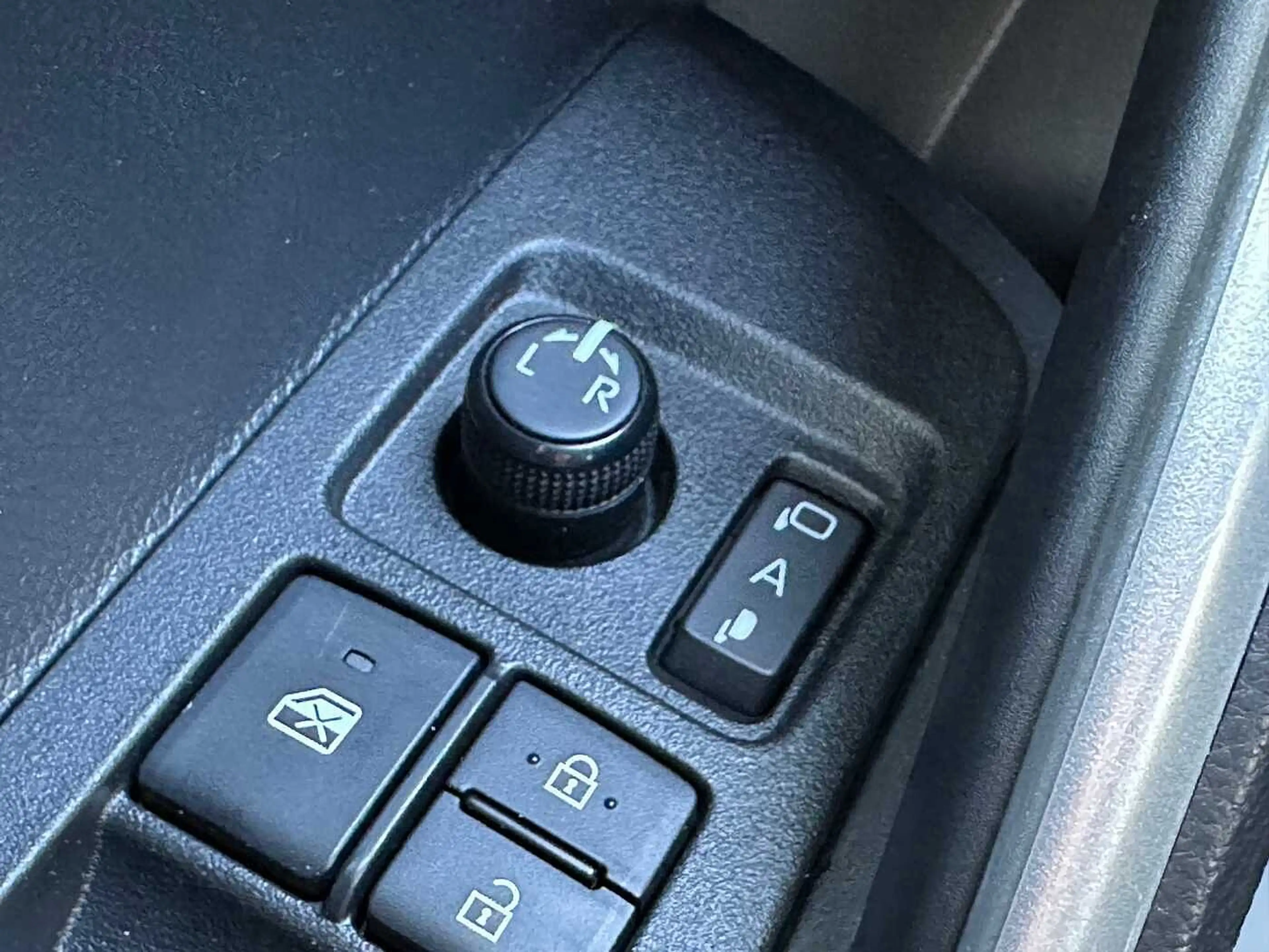 Toyota Corolla Cross 1.8 Hybrid Style - Allwetter, NAVI, LHZ, LED, PDC, — photo 13