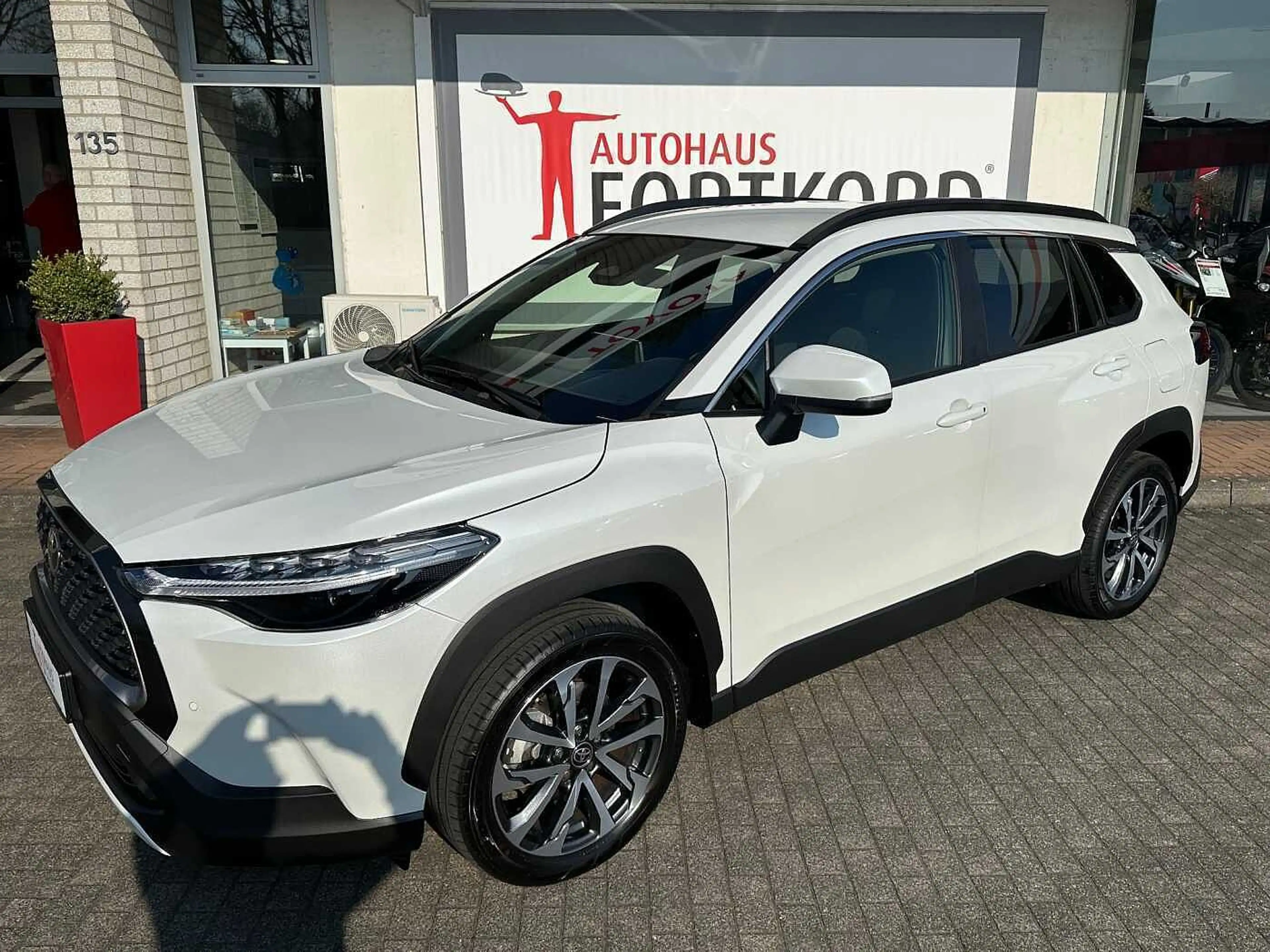Toyota Corolla Cross 1.8 Hybrid Style - Allwetter, NAVI, LHZ, LED, PDC, — photo 3