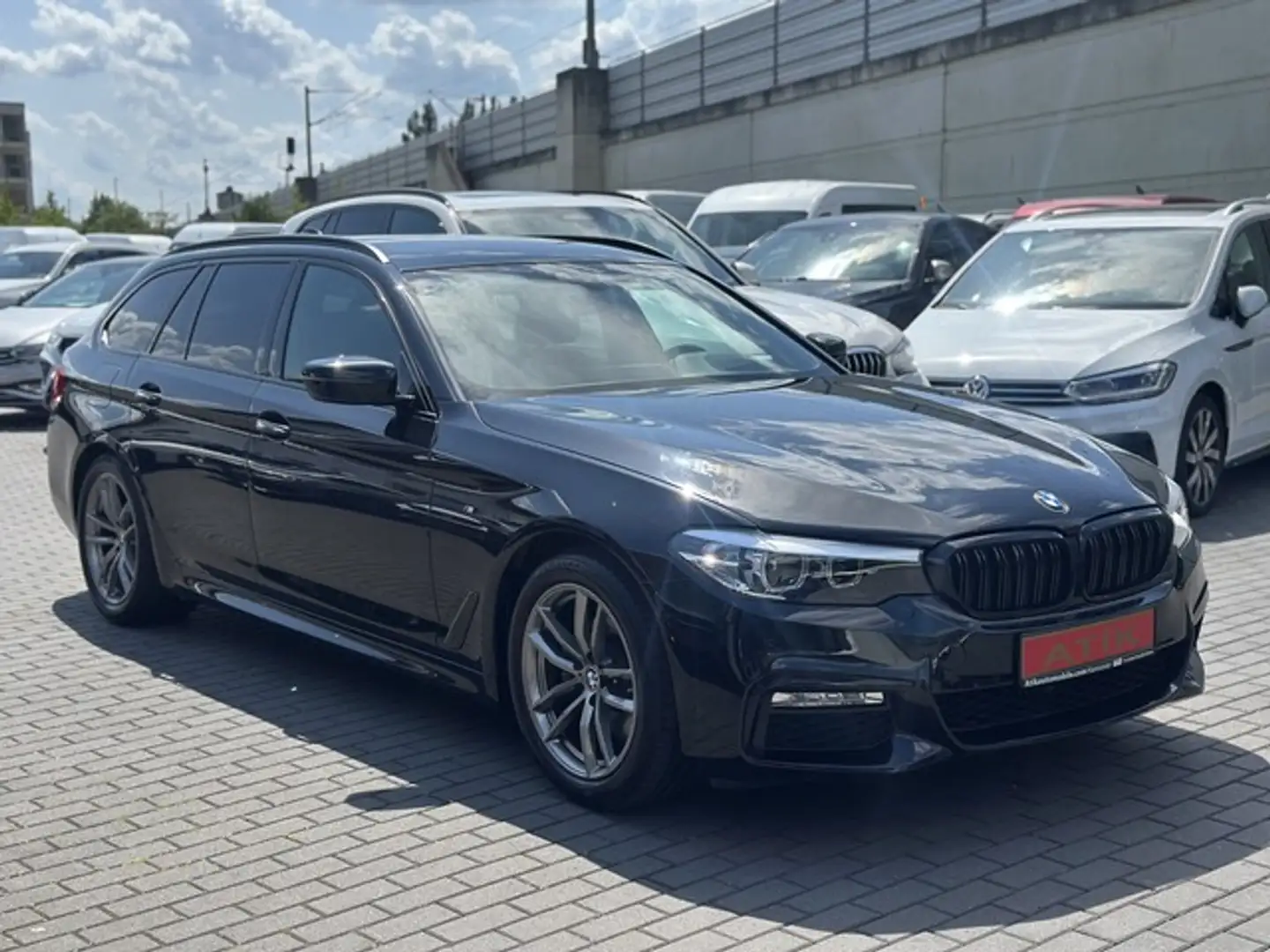 BMW 520 d Touring Business-Paket / M Sport / R CAM / SHZ Zwart - 1