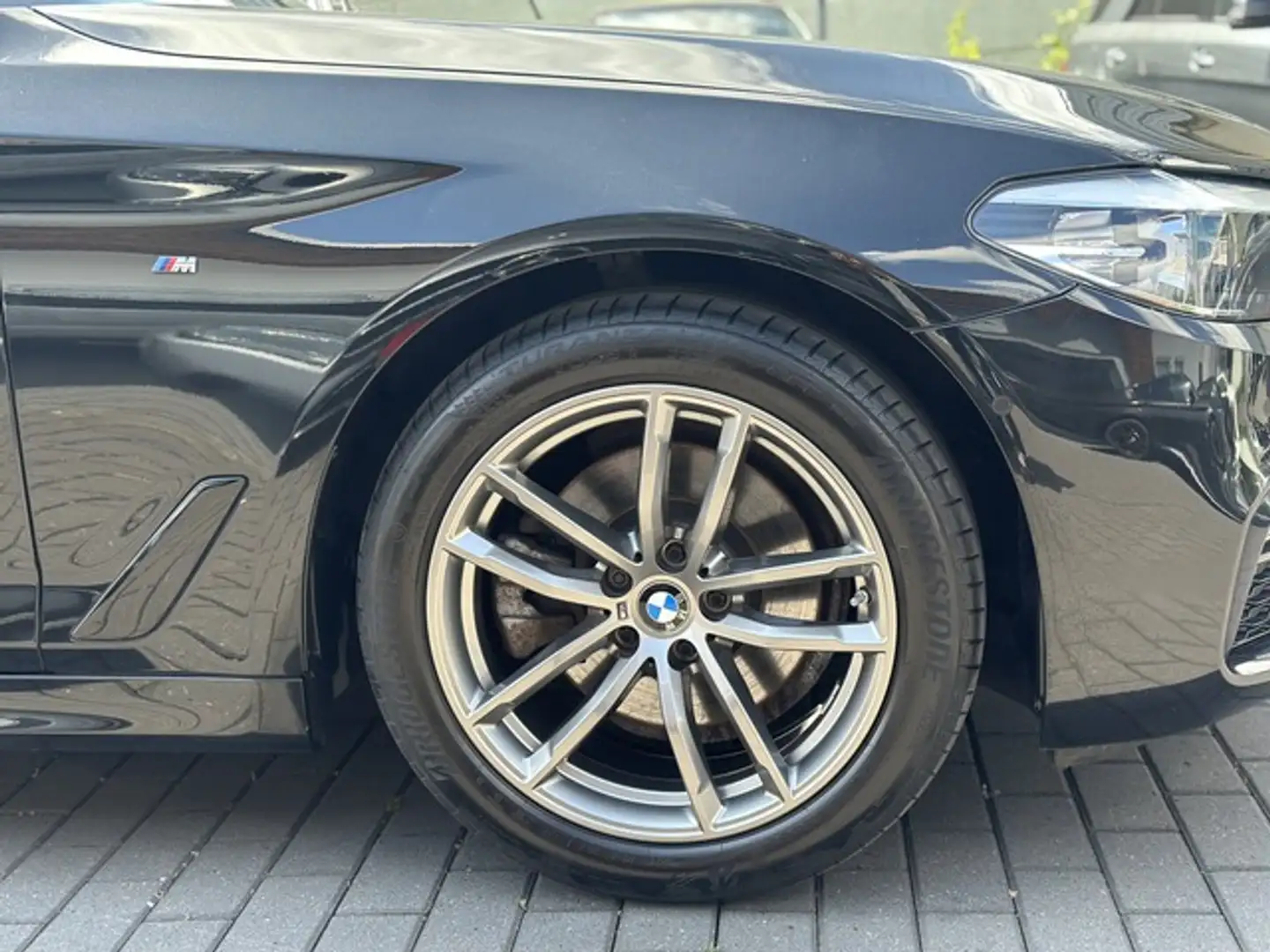 BMW 520 d Touring Business-Paket / M Sport / R CAM / SHZ Zwart - 2