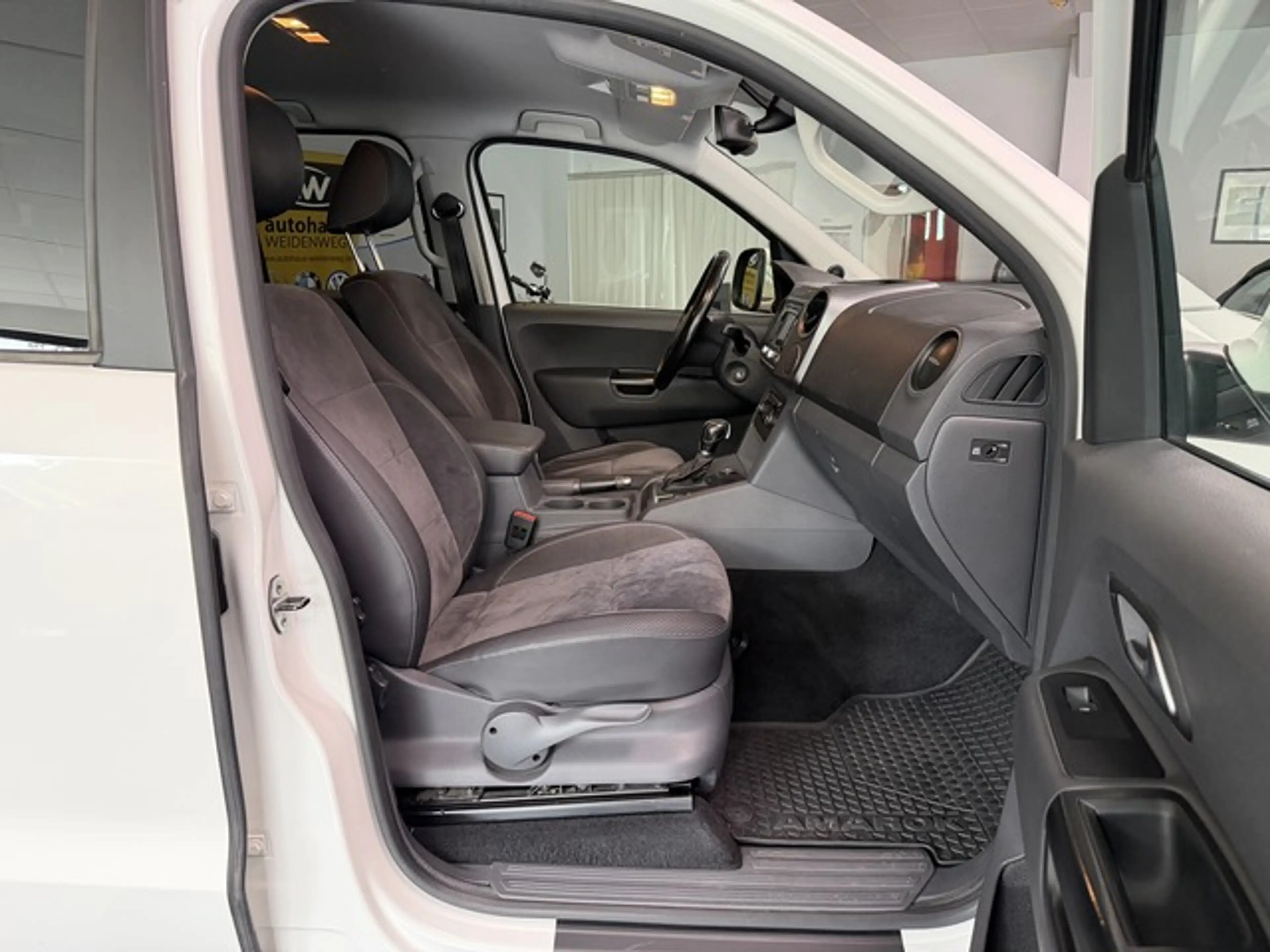 Volkswagen Amarok Highline DoubleCab 4Motion — photo 8