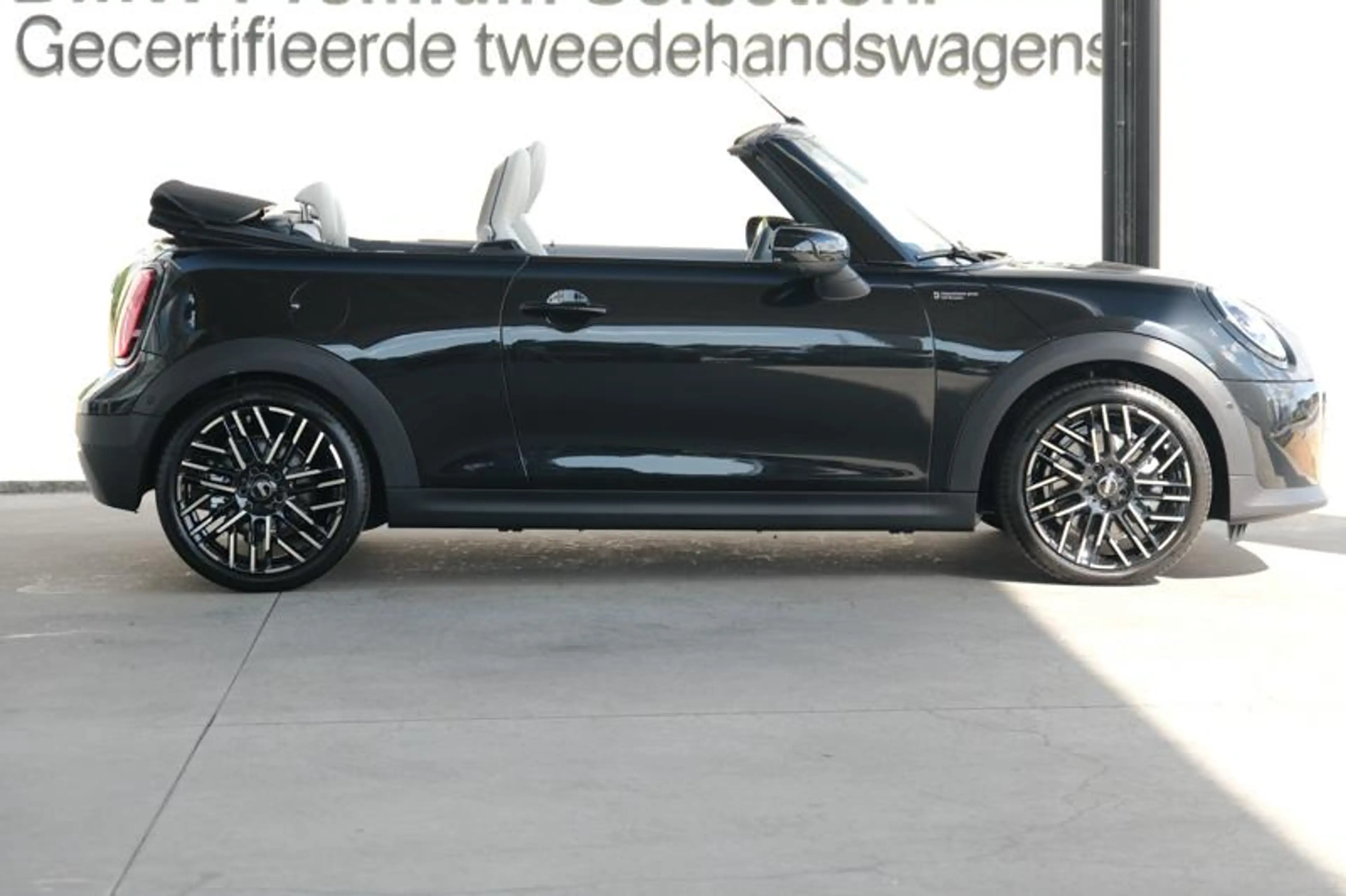 MINI Cooper Cabrio Cooper C Cabrio Favoured | H&K | HUD | PARK + | — photo 3