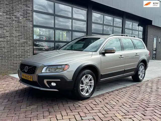 Volvo XC70 2.4 D5 Momentum | Autm | Leer | Navi | Clima | Cru