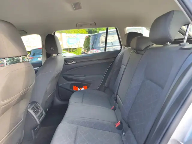 Volkswagen Golf view 9
