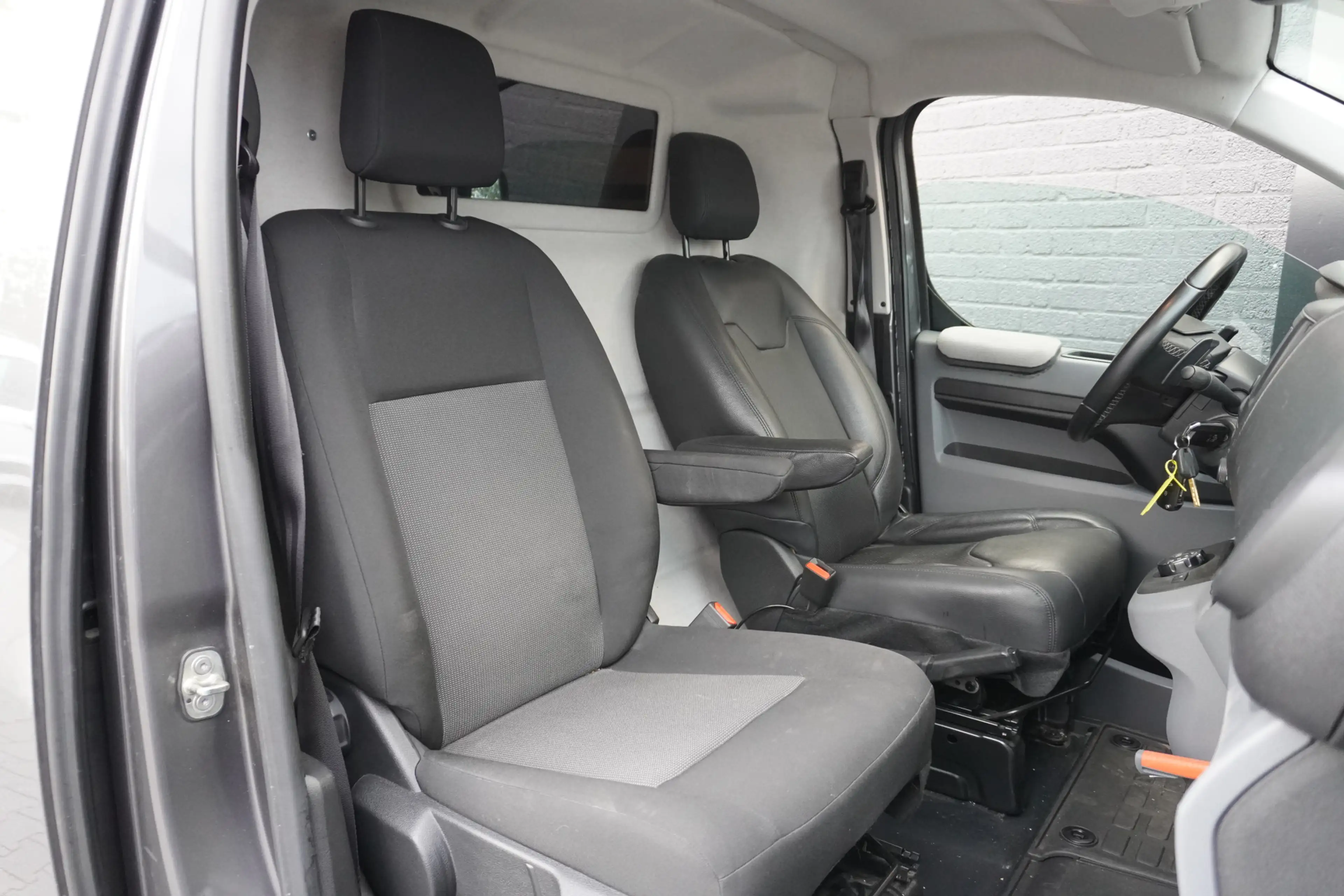 Peugeot Expert 2.0 BlueHDI L2 145PK AUTOMAAT EURO 6 - Airco - PDC — photo 5