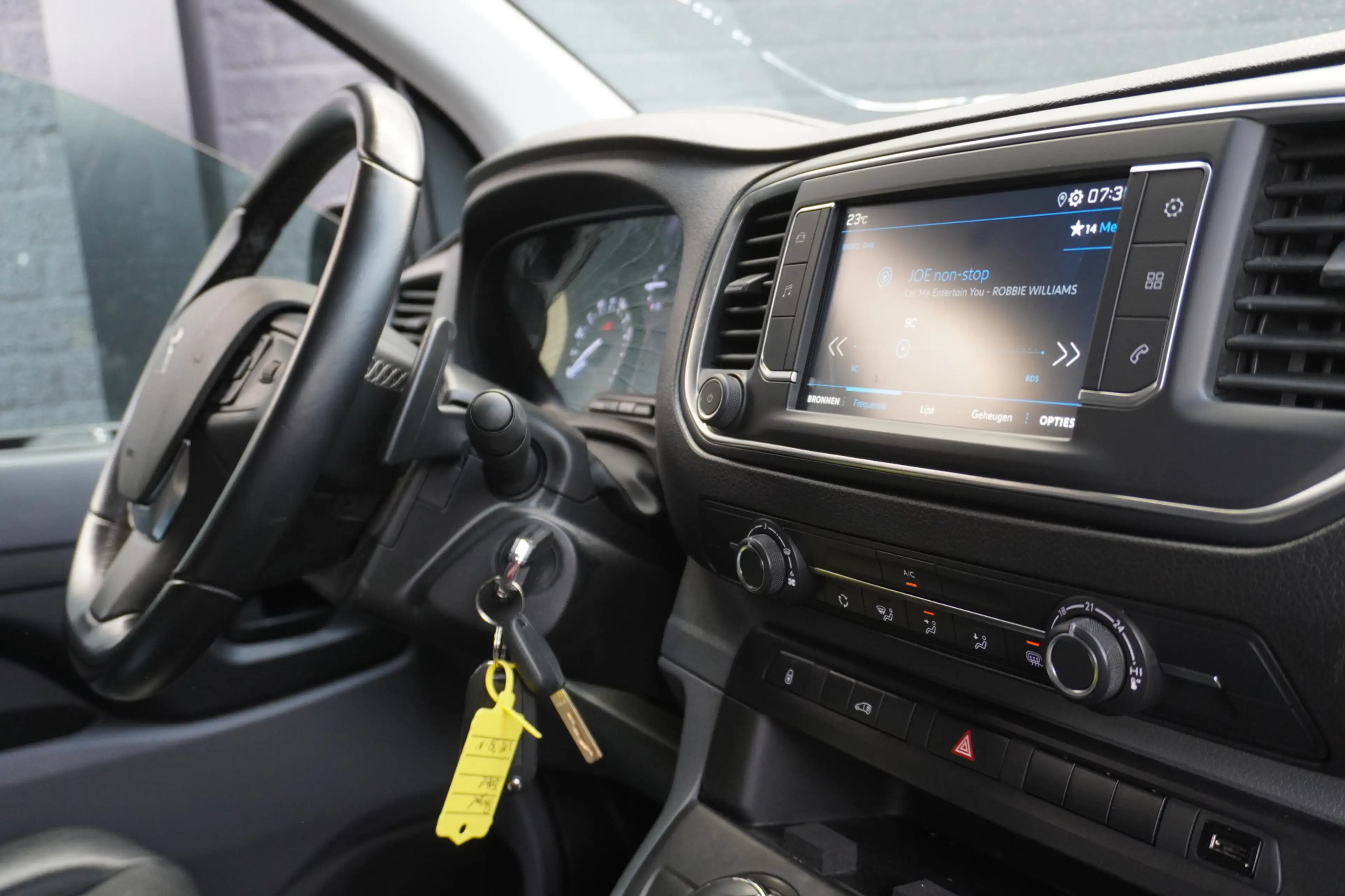 Peugeot Expert 2.0 BlueHDI L2 145PK AUTOMAAT EURO 6 - Airco - PDC — photo 3