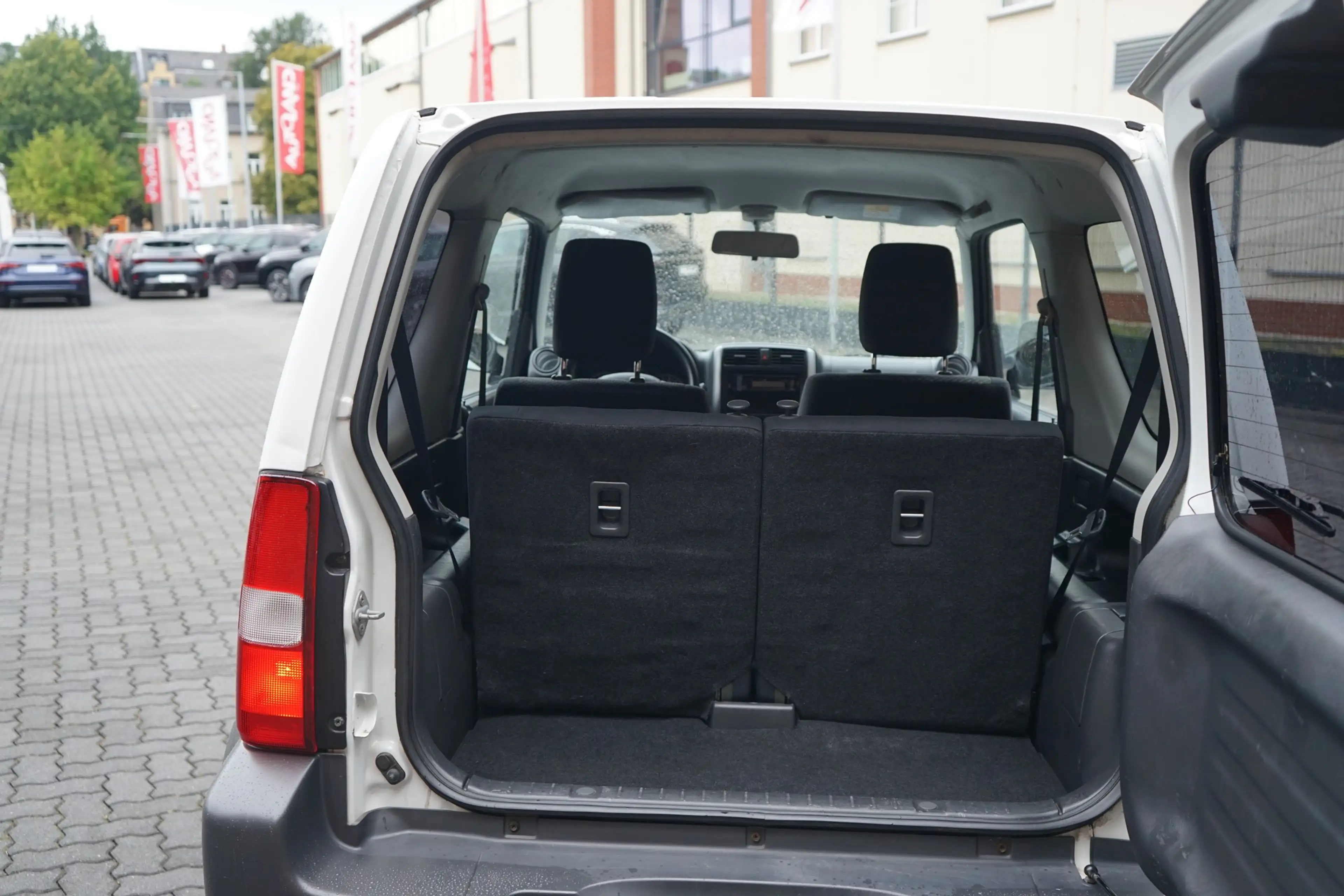 Suzuki Jimny 1.3 Club 4x4 AHK Bluetooth — photo 10