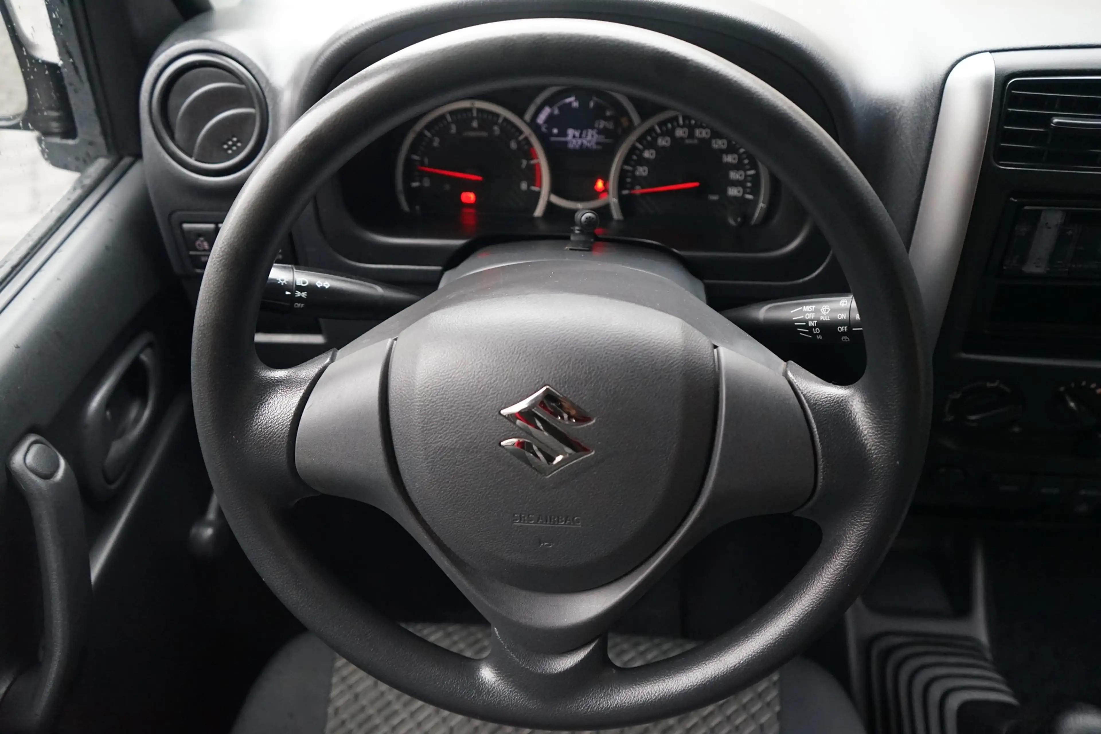 Suzuki Jimny 1.3 Club 4x4 AHK Bluetooth — photo 15