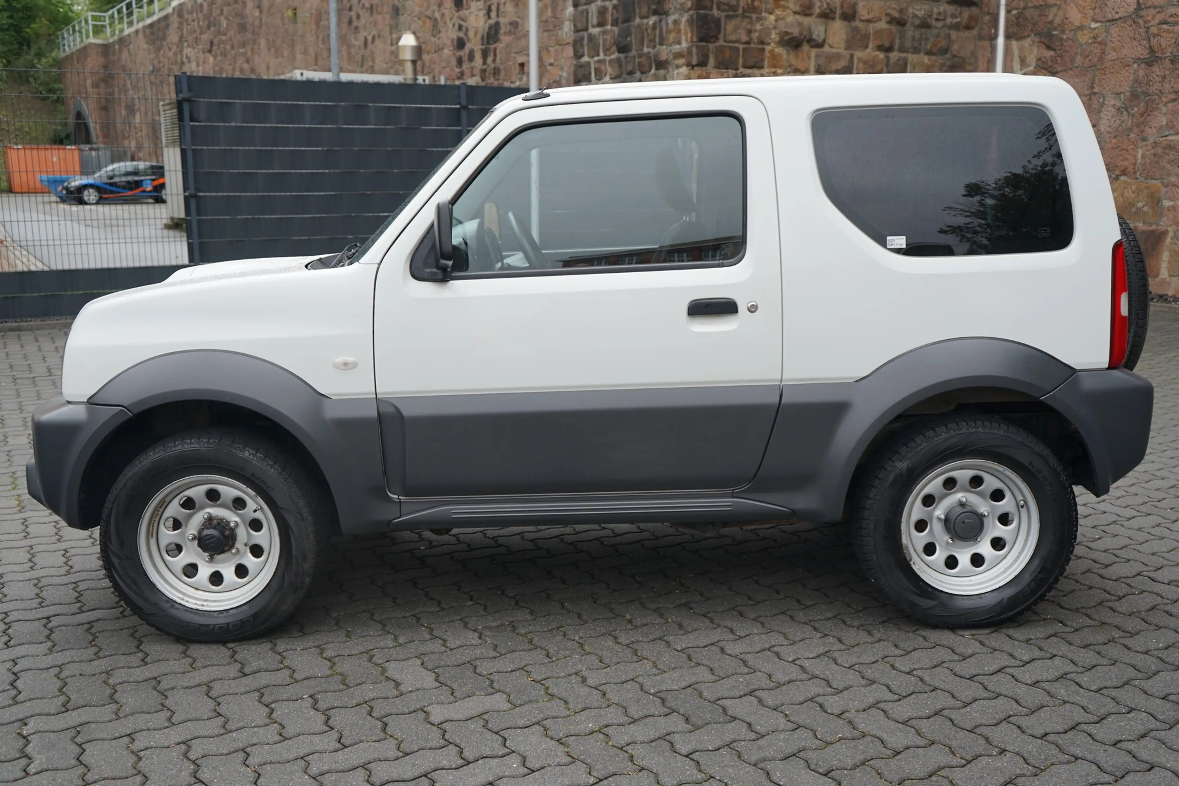 Suzuki Jimny 1.3 Club 4x4 AHK Bluetooth — photo 3