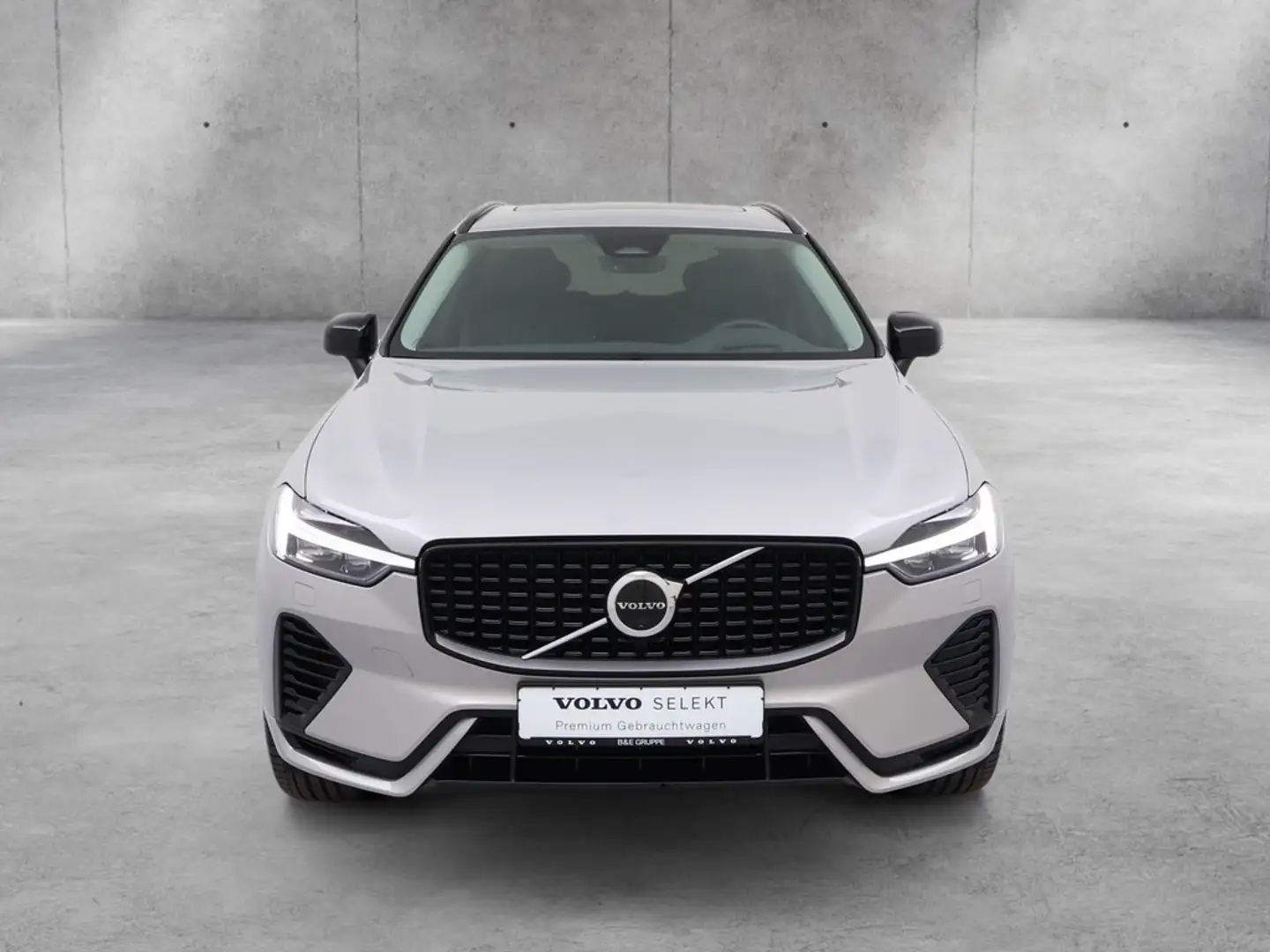 Volvo XC60 T6 AWD Plus Dark Recharge Plug-In Hybrid *Head-Up* Silber - 2