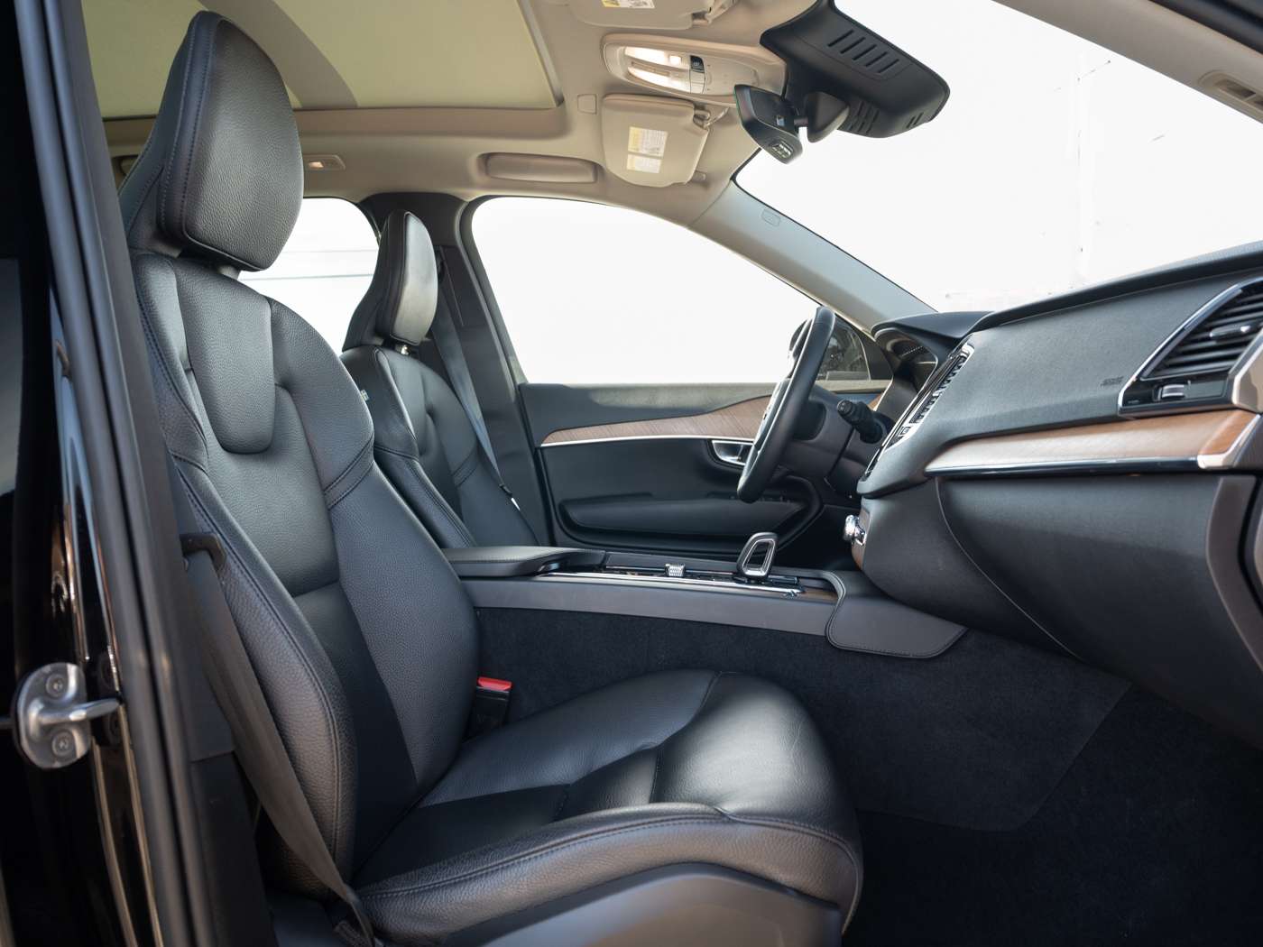 2023 Volvo XC90 PLUS BRIGHT THEME alt 3