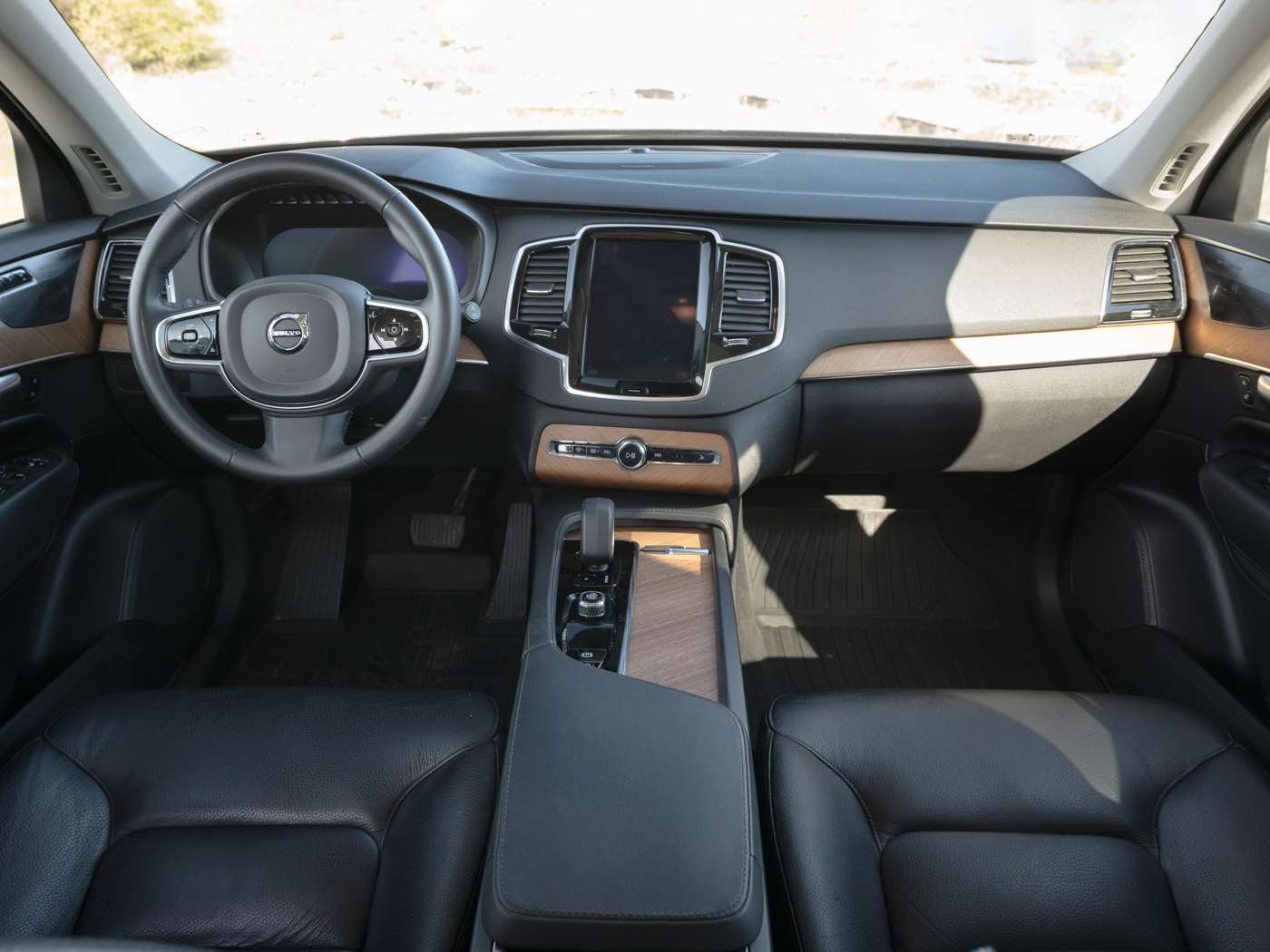 2023 Volvo XC90 PLUS BRIGHT THEME alt 4