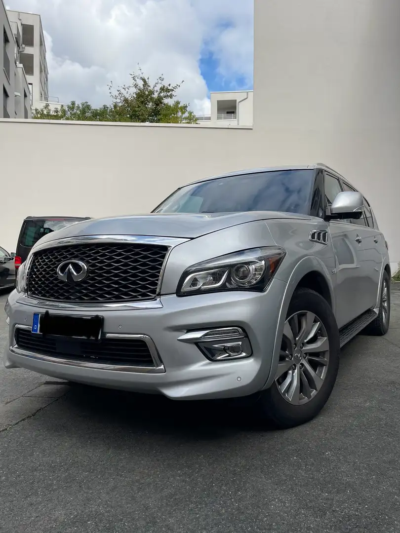Infiniti Q80 Silber - 2