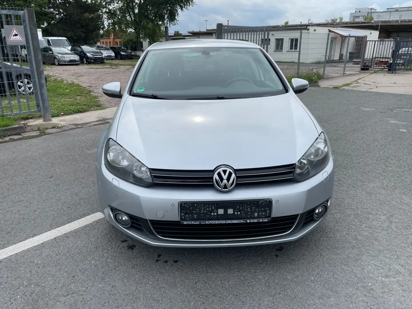 Volkswagen Golf Highline Grau - 2