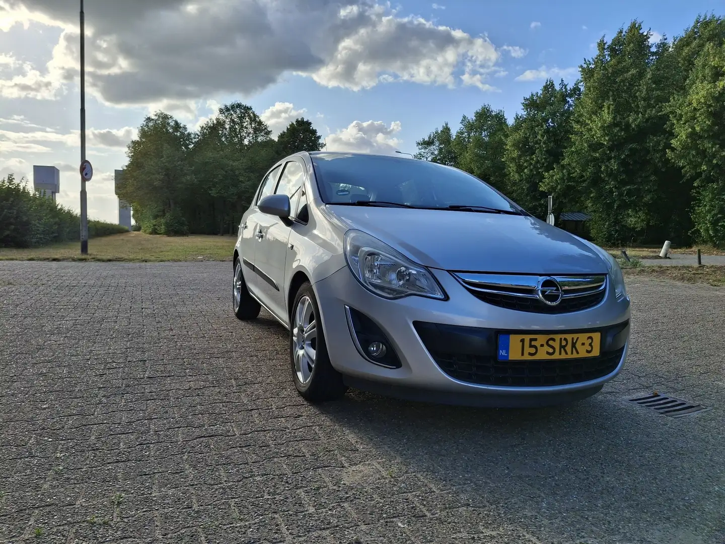 Opel Corsa 1.2-16V Edition Zilver - 2