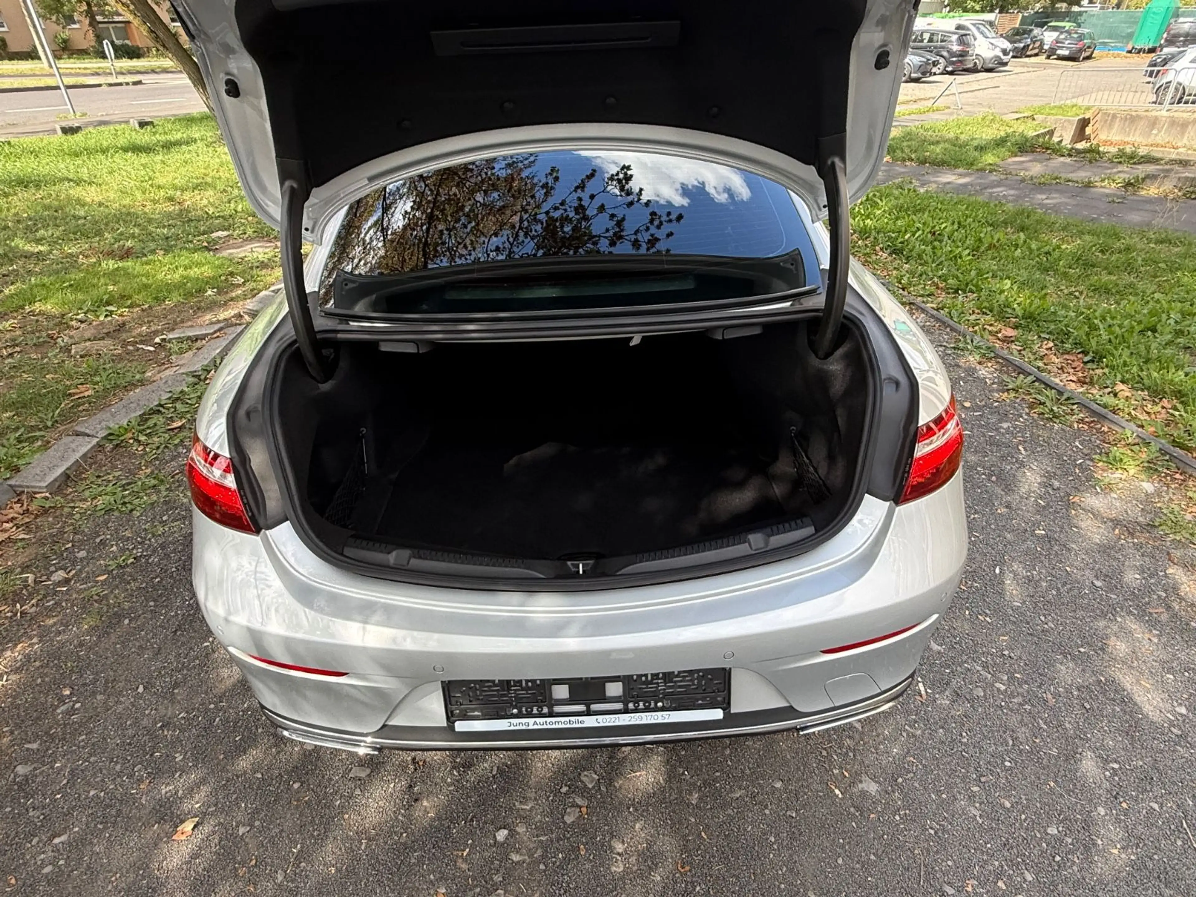 Mercedes-Benz E 200 Coupe Avantgarde / Widescreen Cockpit/EU6 — photo 12