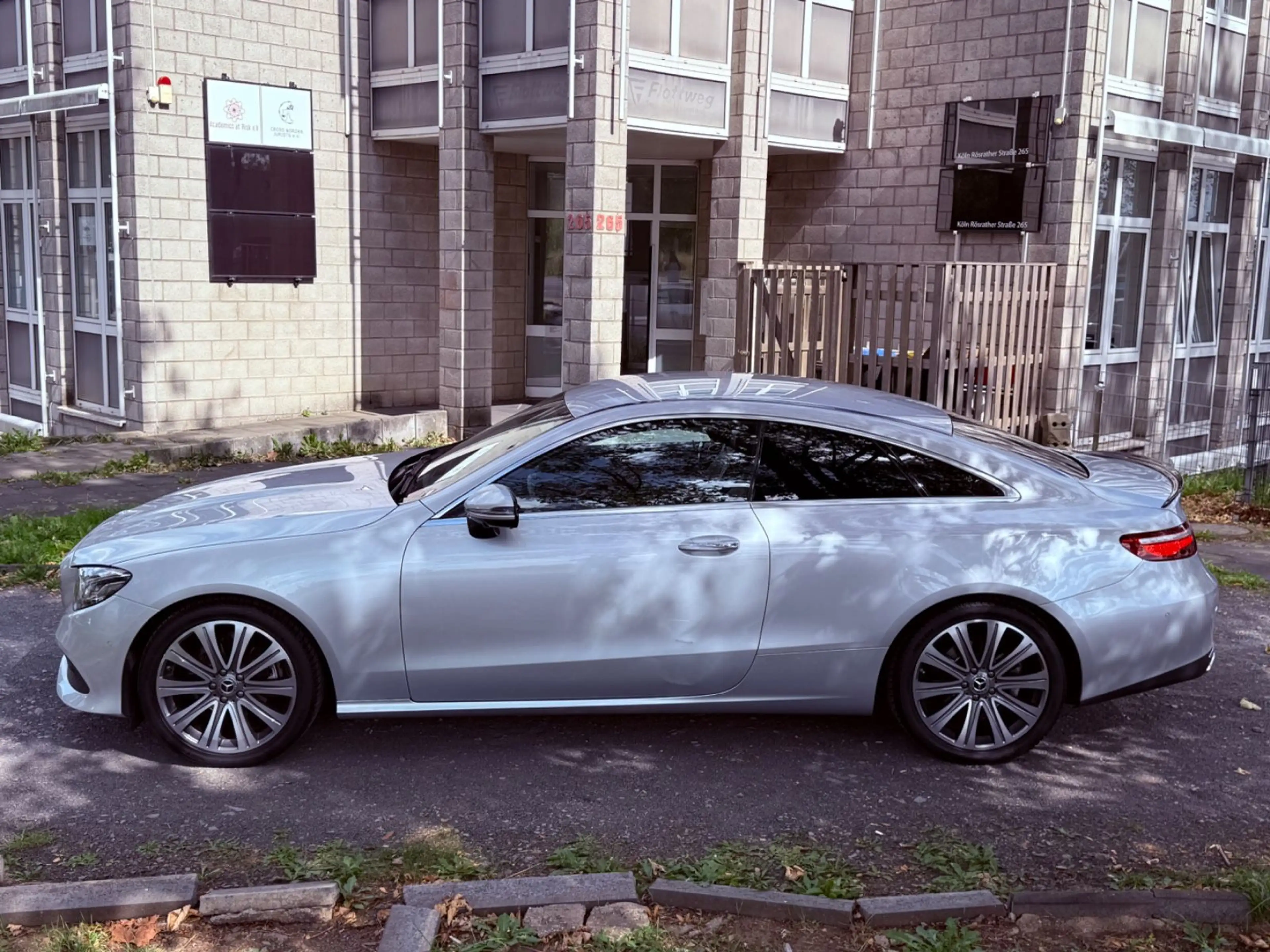 Mercedes-Benz E 200 Coupe Avantgarde / Widescreen Cockpit/EU6 — photo 3