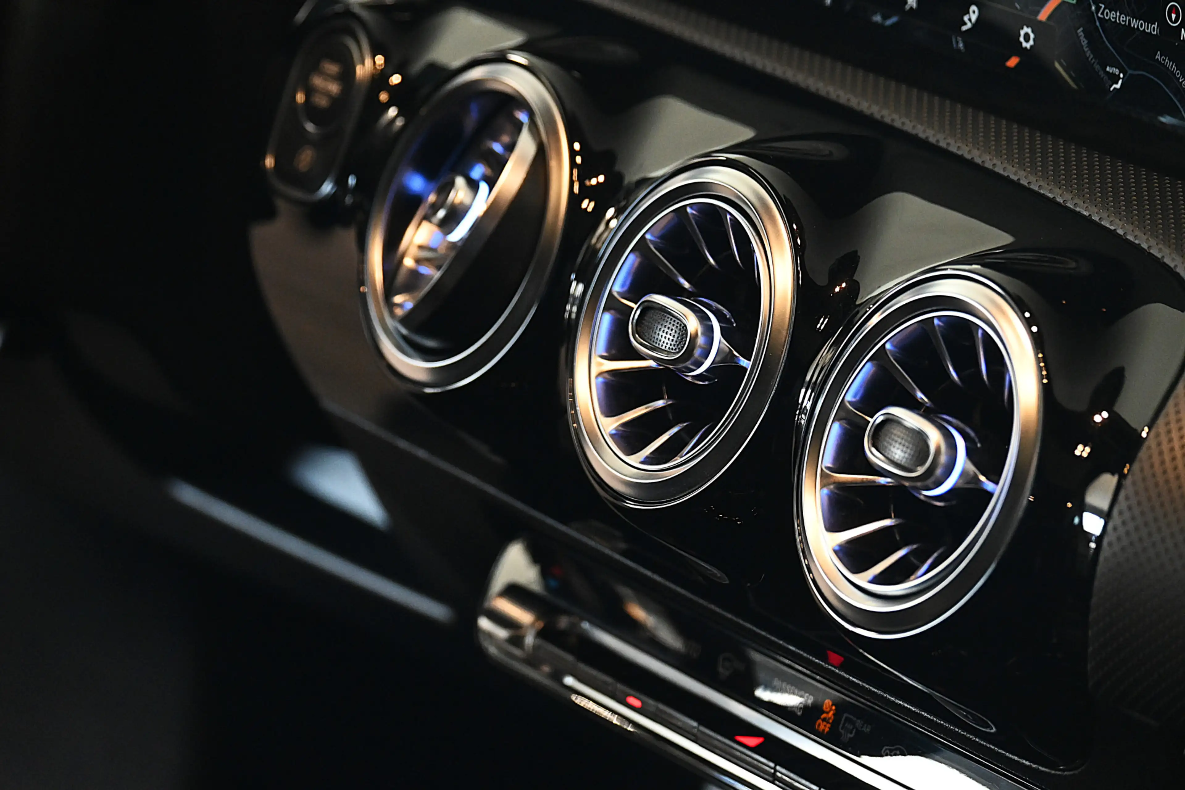 Mercedes-Benz A 35 AMG 4MATIC Advantage — photo 21
