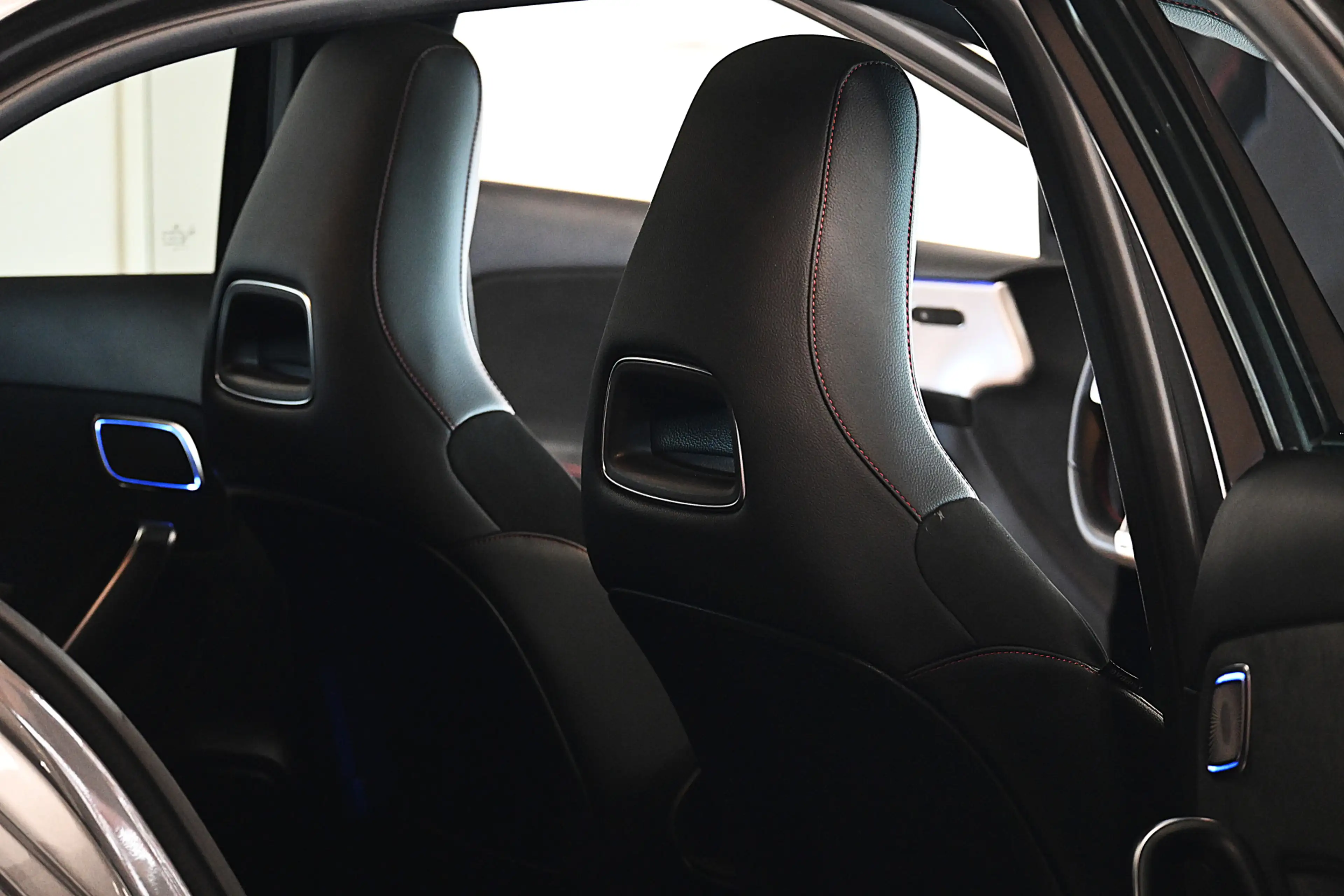 Mercedes-Benz A 35 AMG 4MATIC Advantage — photo 28