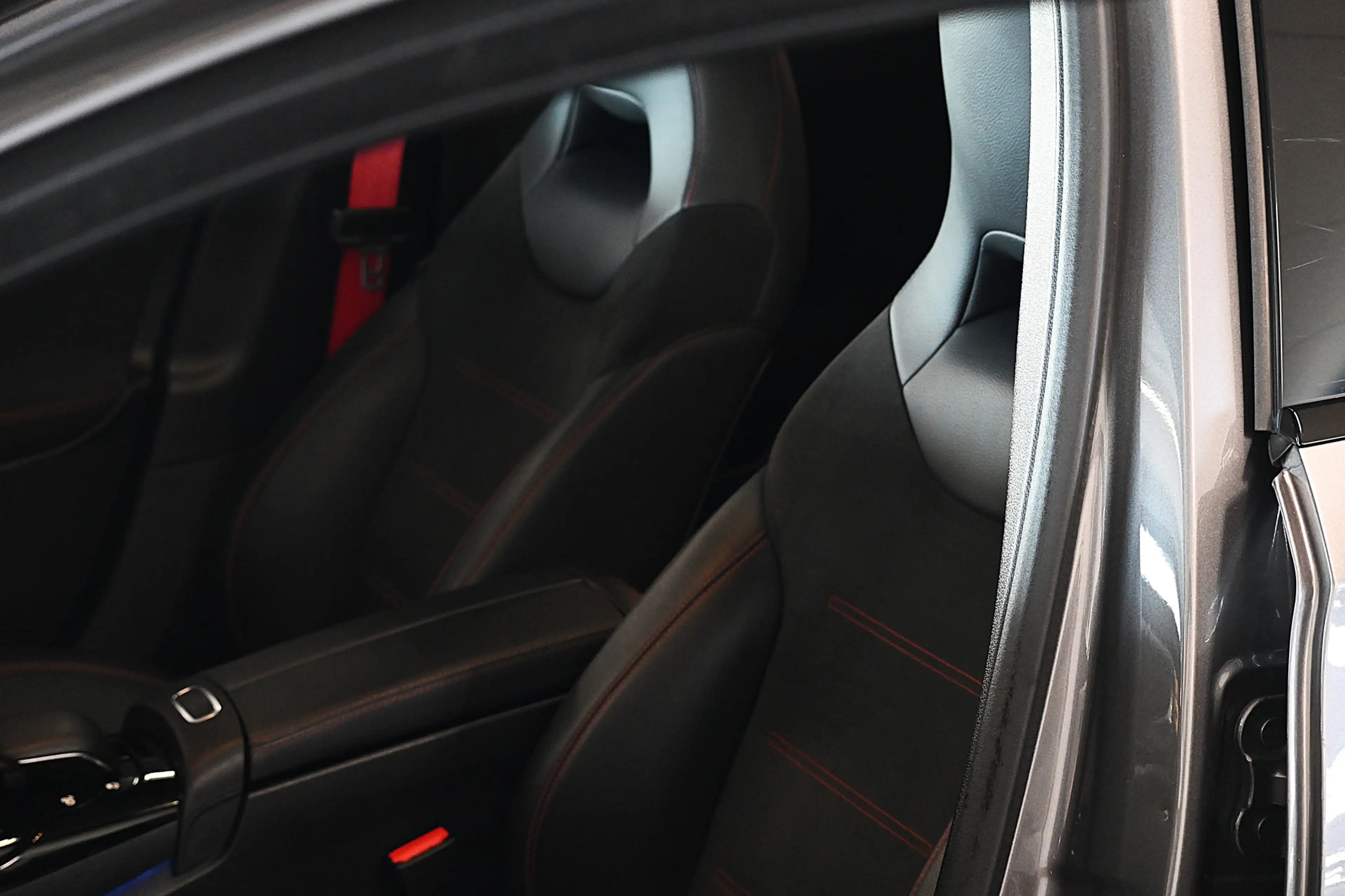 Mercedes-Benz A 35 AMG 4MATIC Advantage — photo 32