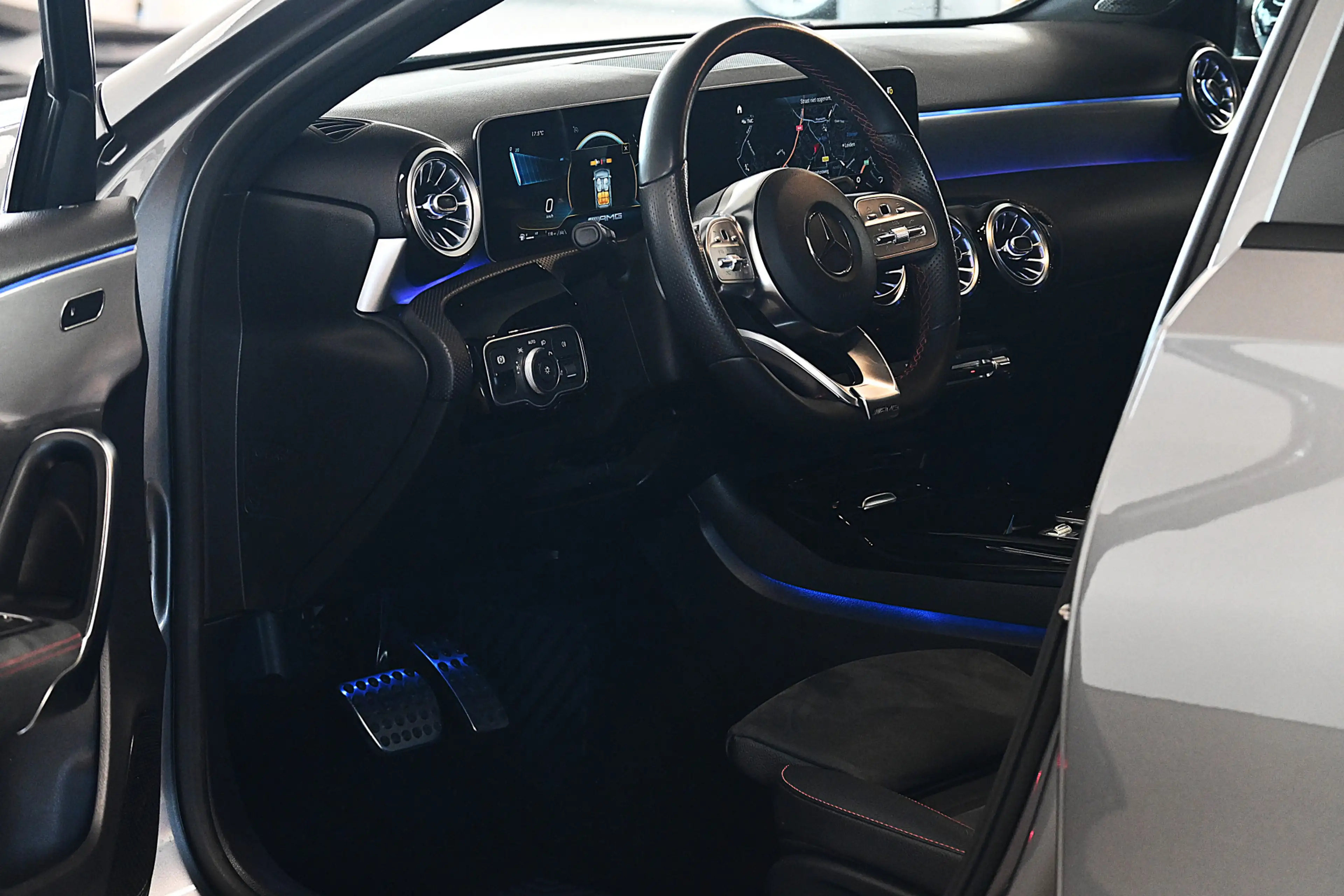 Mercedes-Benz A 35 AMG 4MATIC Advantage — photo 14