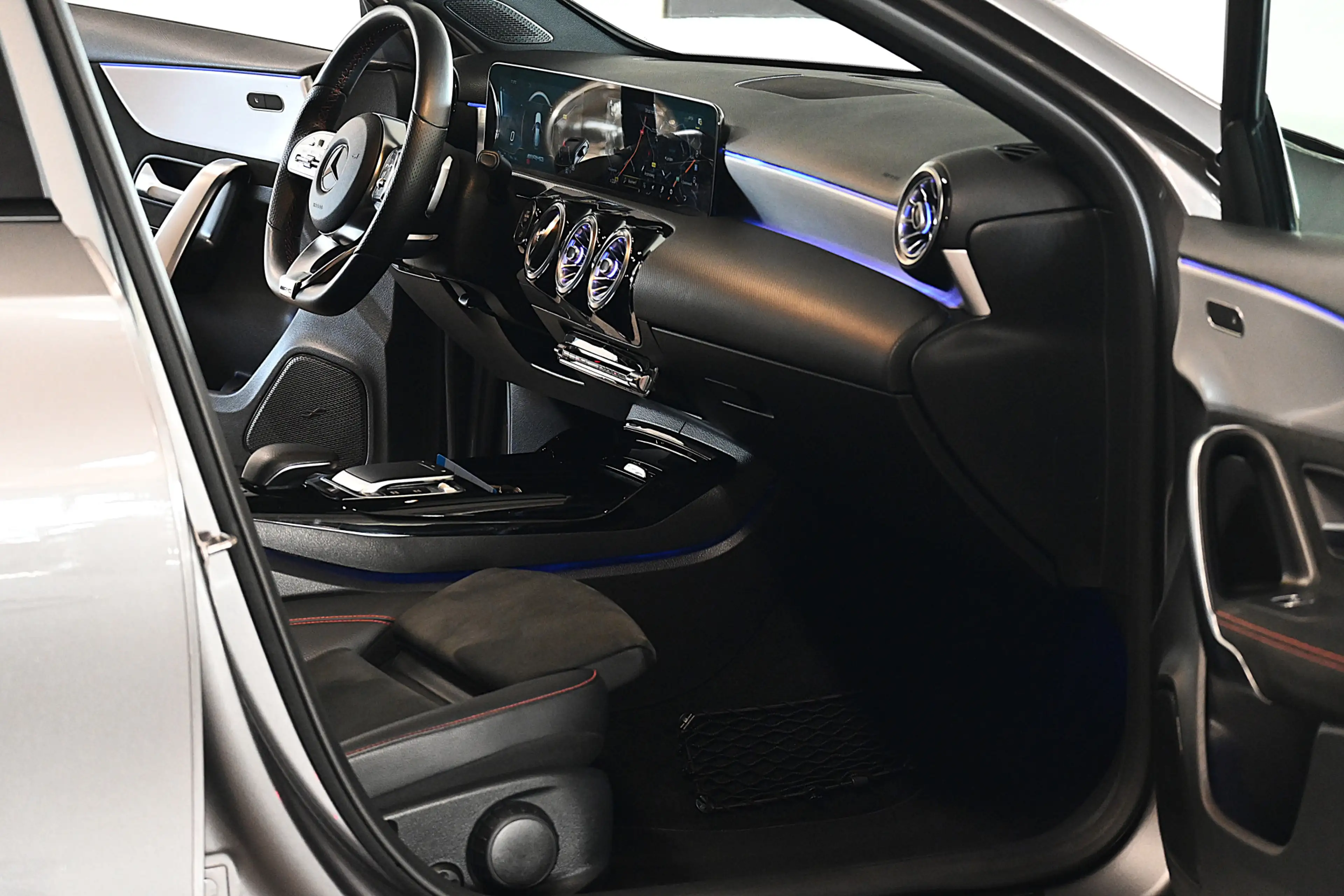 Mercedes-Benz A 35 AMG 4MATIC Advantage — photo 16