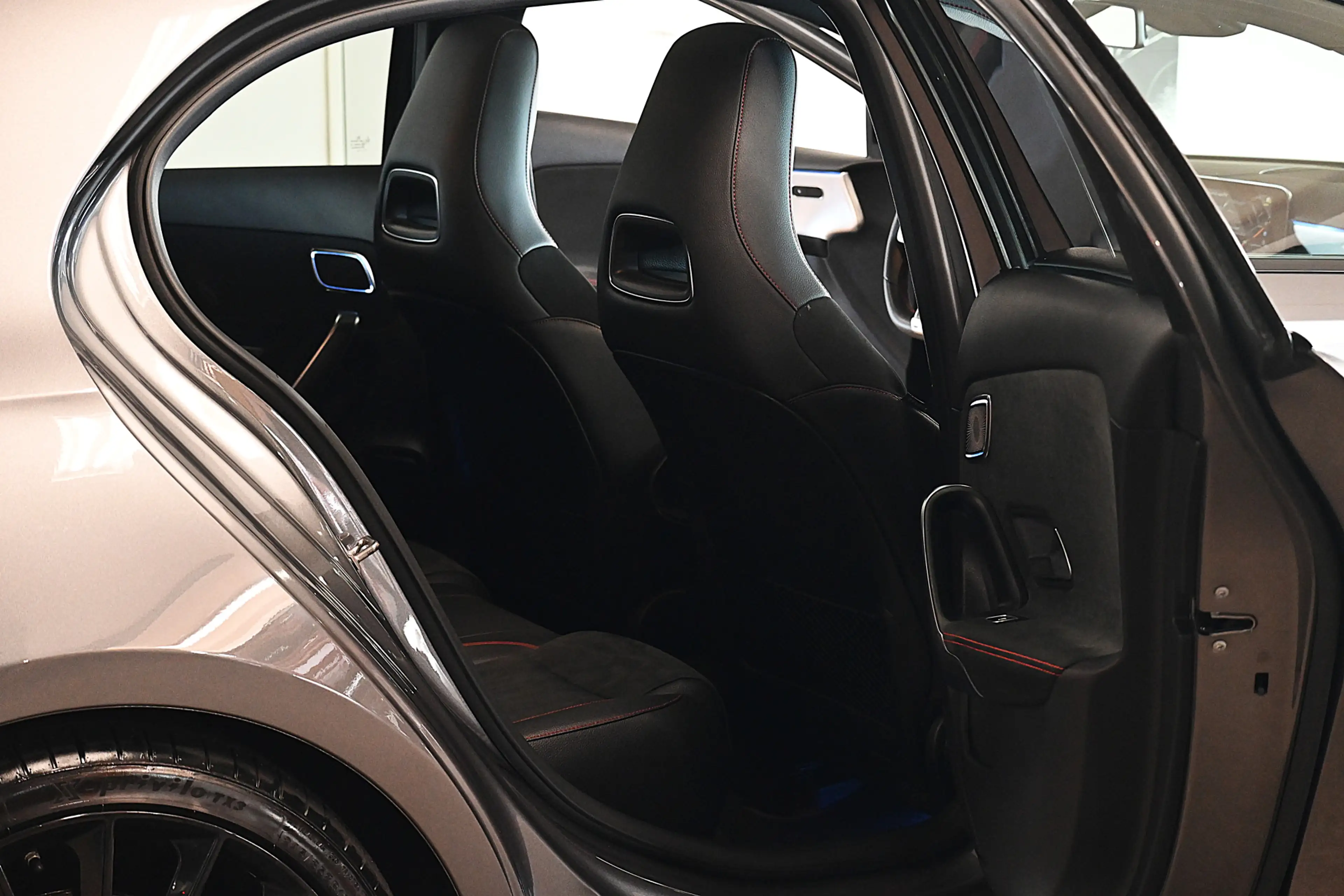 Mercedes-Benz A 35 AMG 4MATIC Advantage — photo 27