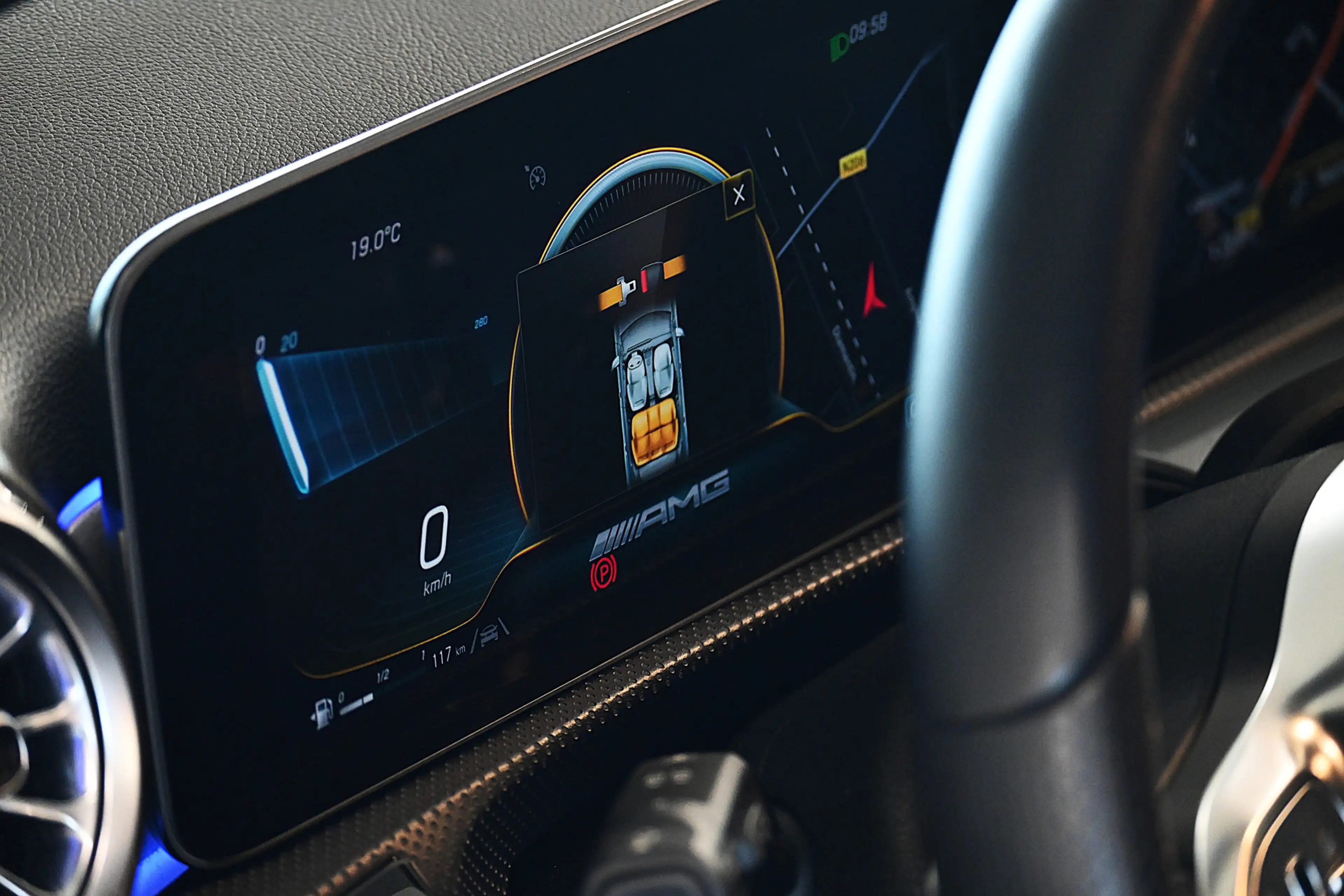 Mercedes-Benz A 35 AMG 4MATIC Advantage — photo 38