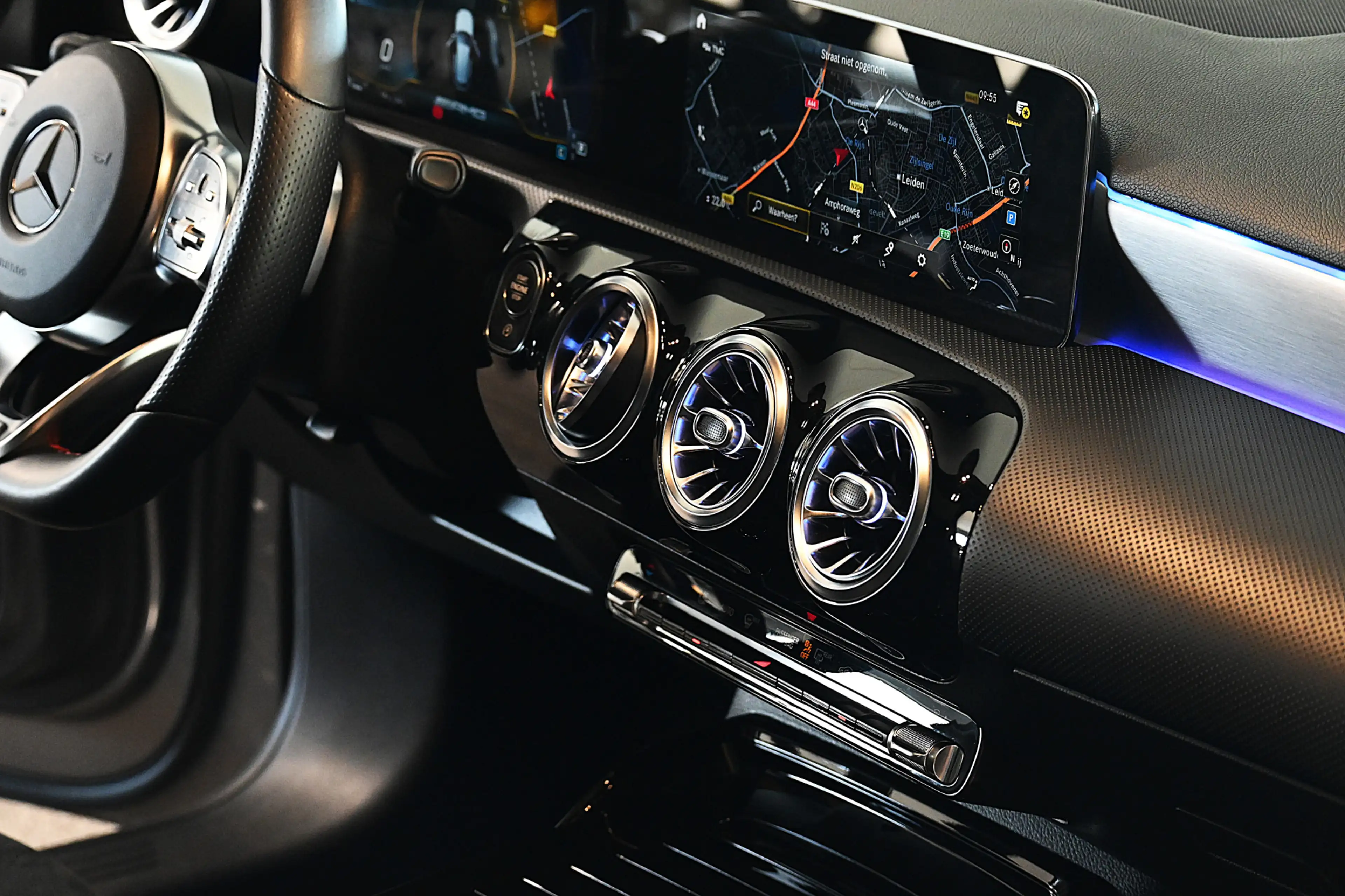 Mercedes-Benz A 35 AMG 4MATIC Advantage — photo 20