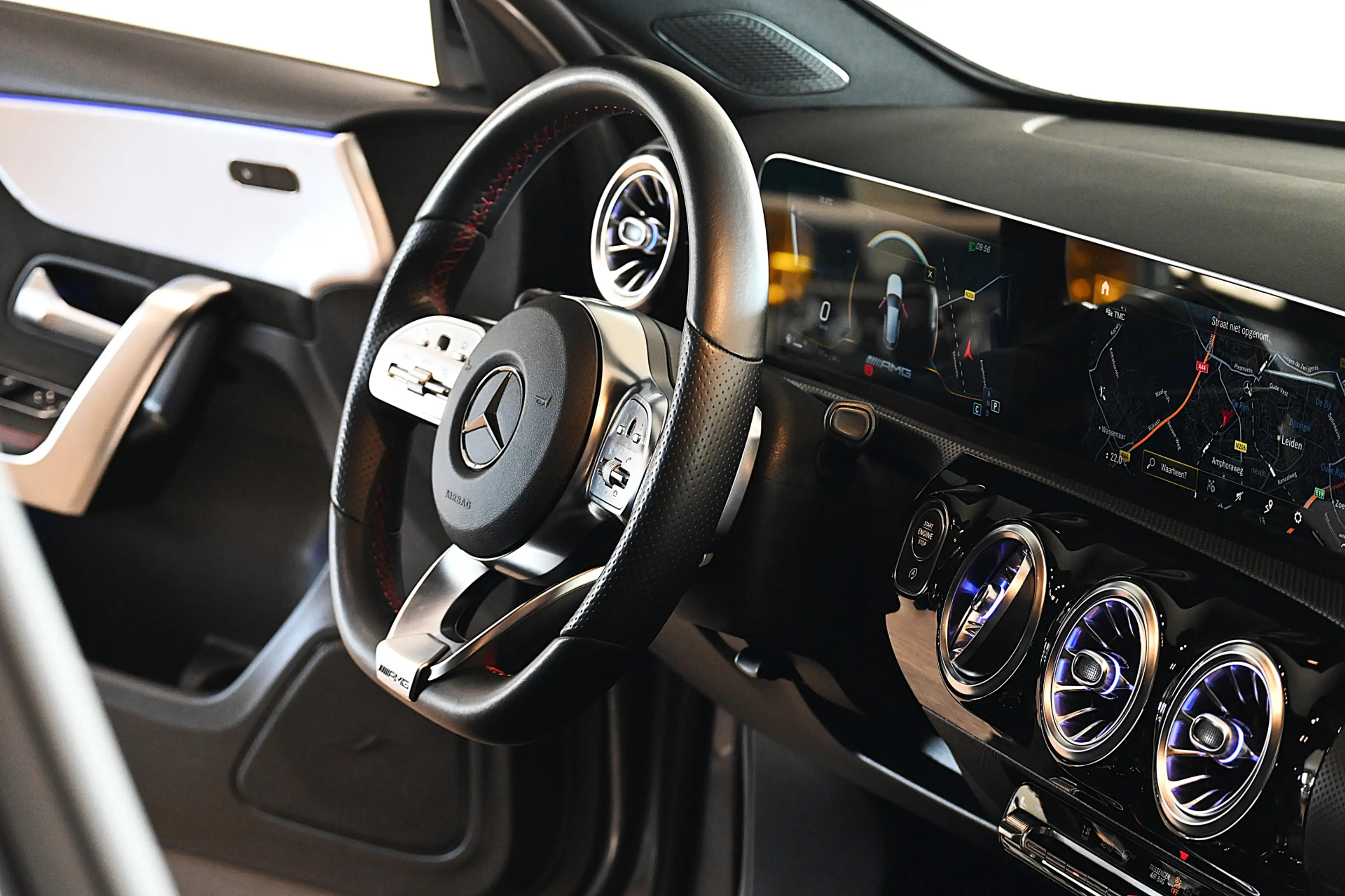 Mercedes-Benz A 35 AMG 4MATIC Advantage — photo 24