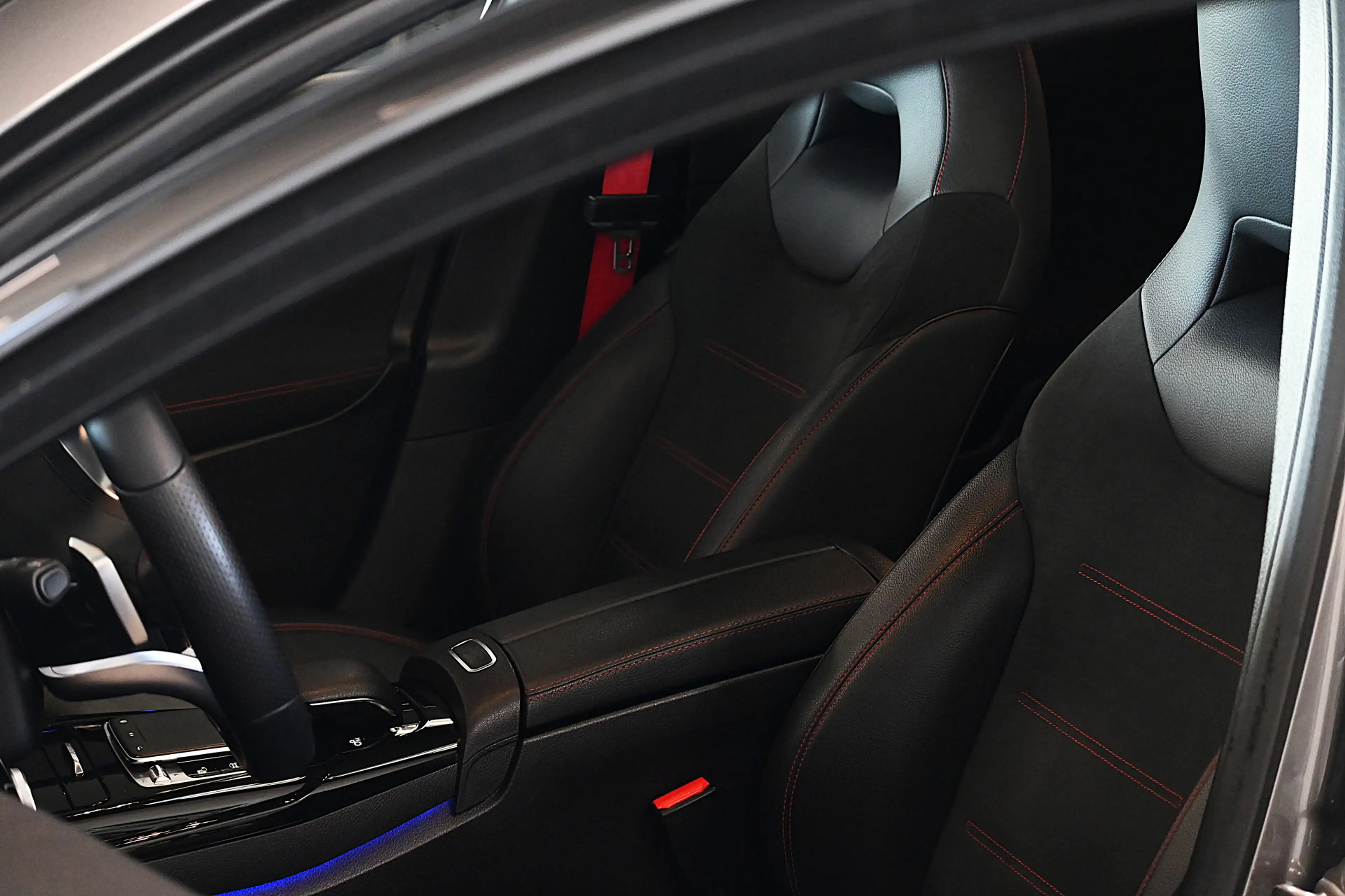 Mercedes-Benz A 35 AMG 4MATIC Advantage — photo 33