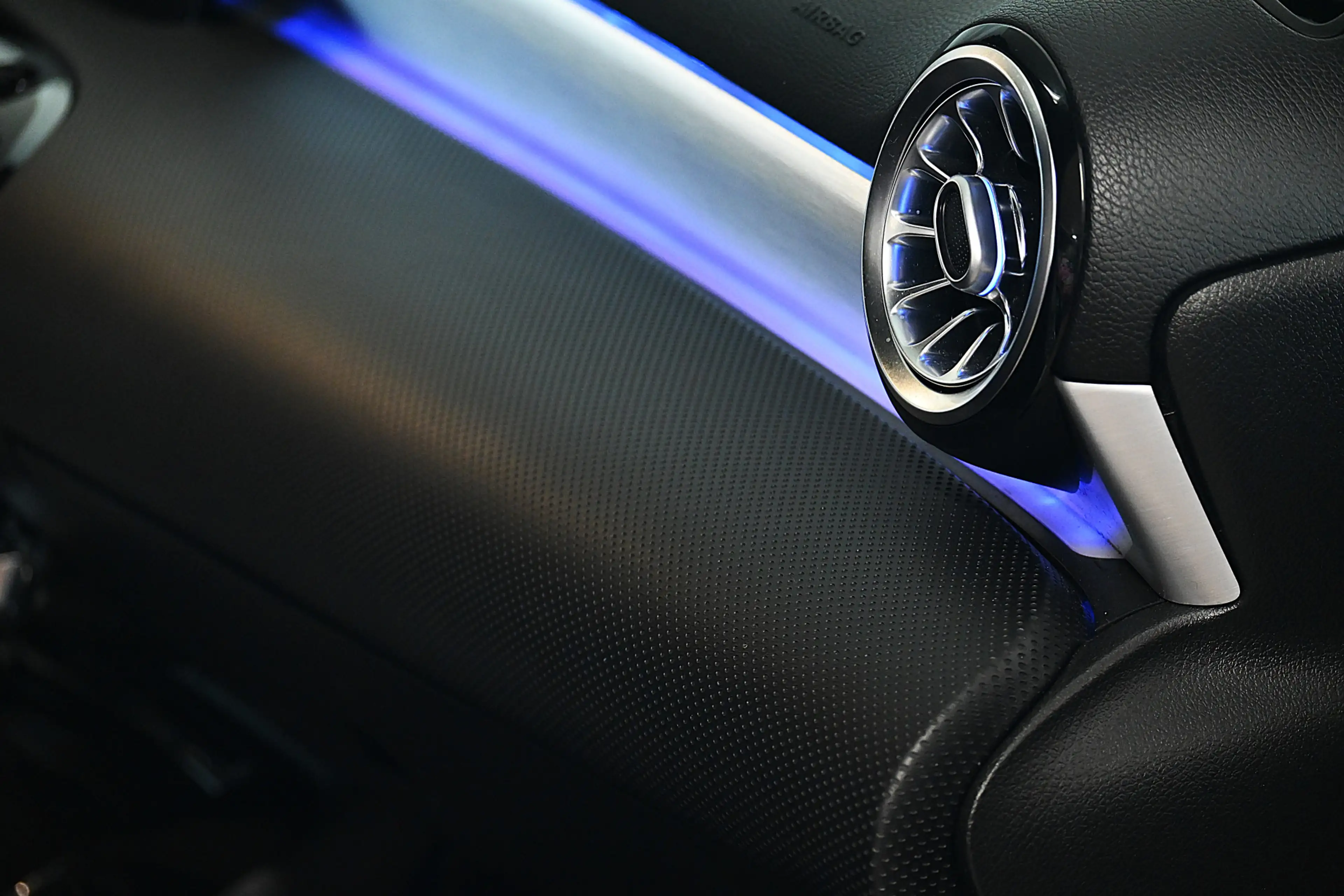 Mercedes-Benz A 35 AMG 4MATIC Advantage — photo 23