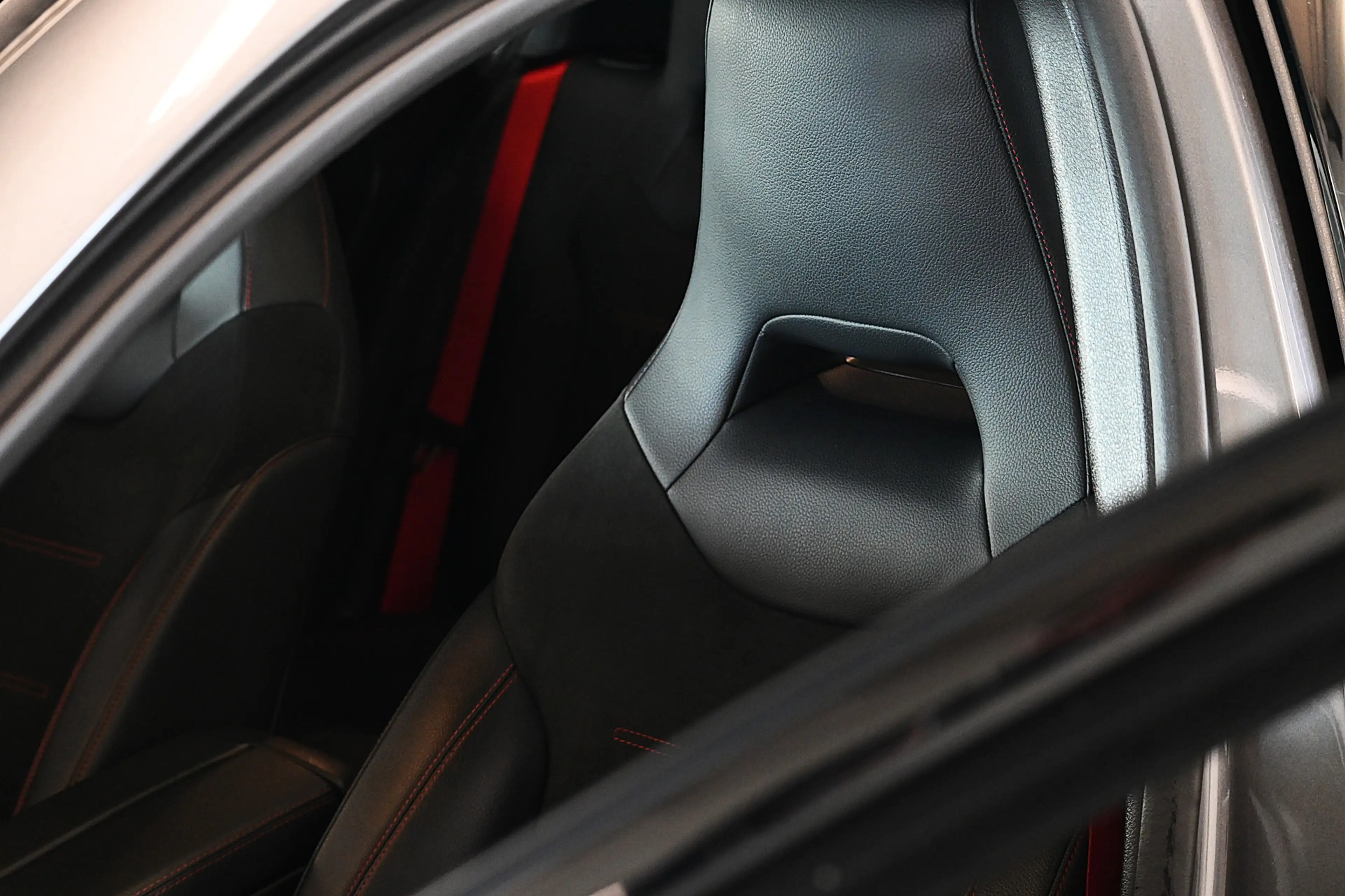 Mercedes-Benz A 35 AMG 4MATIC Advantage — photo 31