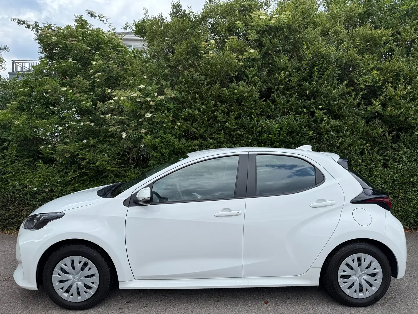 Toyota Yaris 1.5i VVT-i Hybrid+AIRCO+CAMERA+GARANTIE 2033+EU 6D Blanc - 2