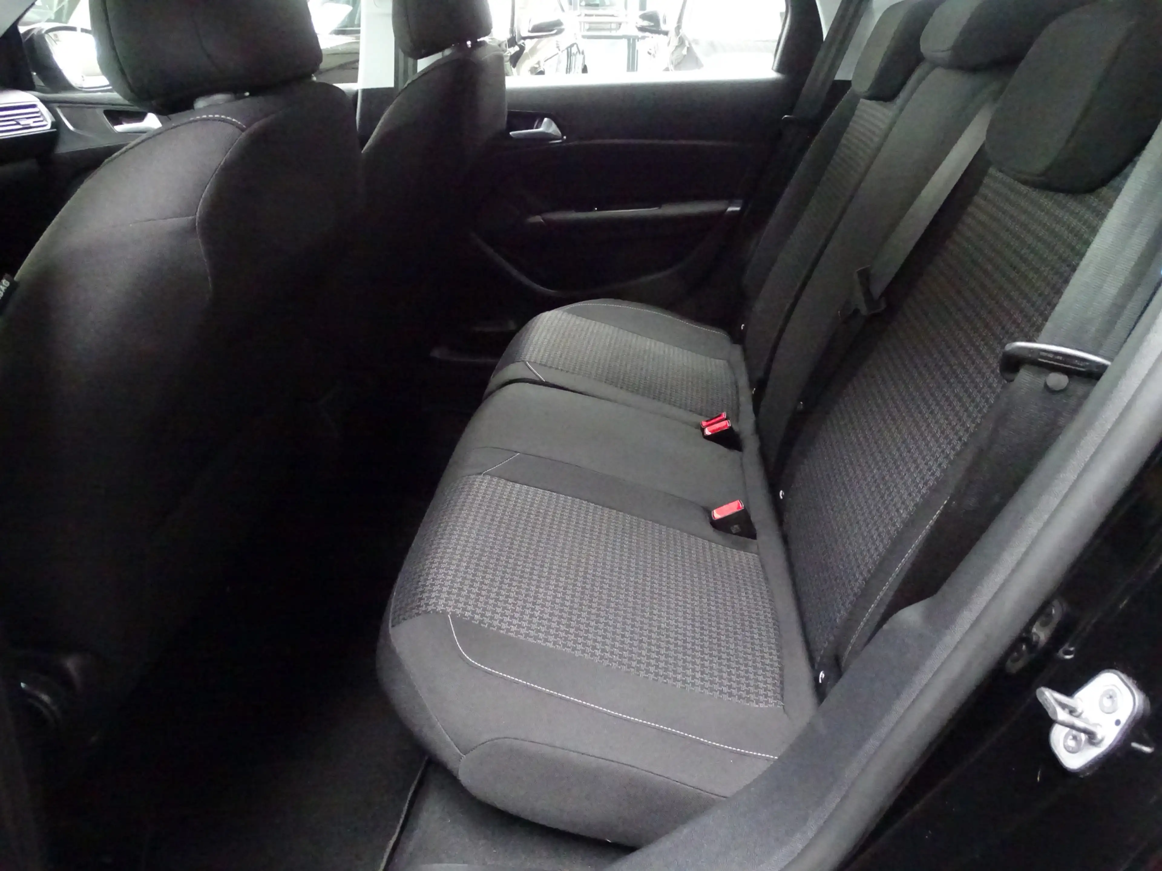 Peugeot 308 SW 1.2 PureTech Blue Active Navi, Carplay, Cruise, — photo 18