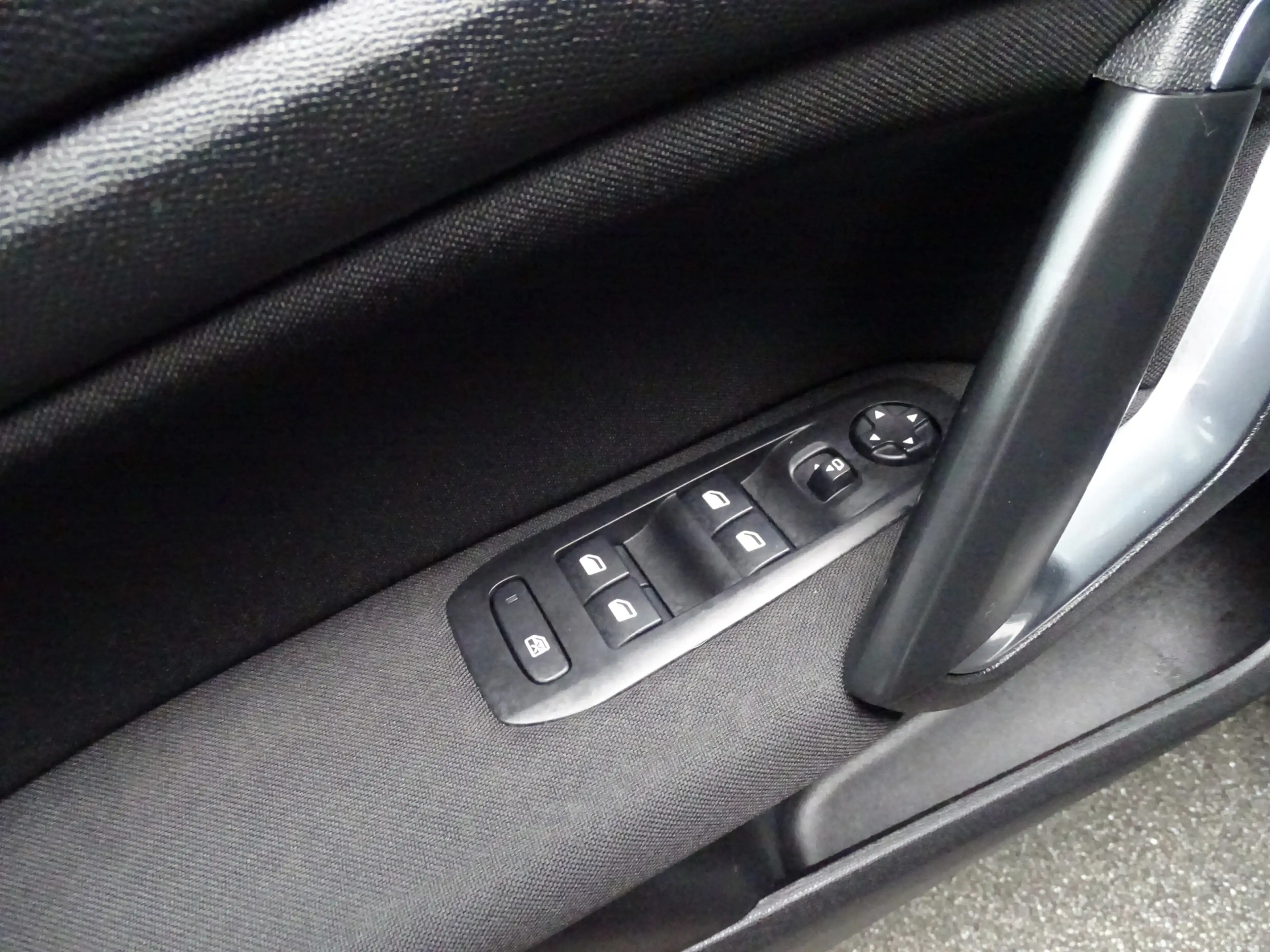 Peugeot 308 SW 1.2 PureTech Blue Active Navi, Carplay, Cruise, — photo 9