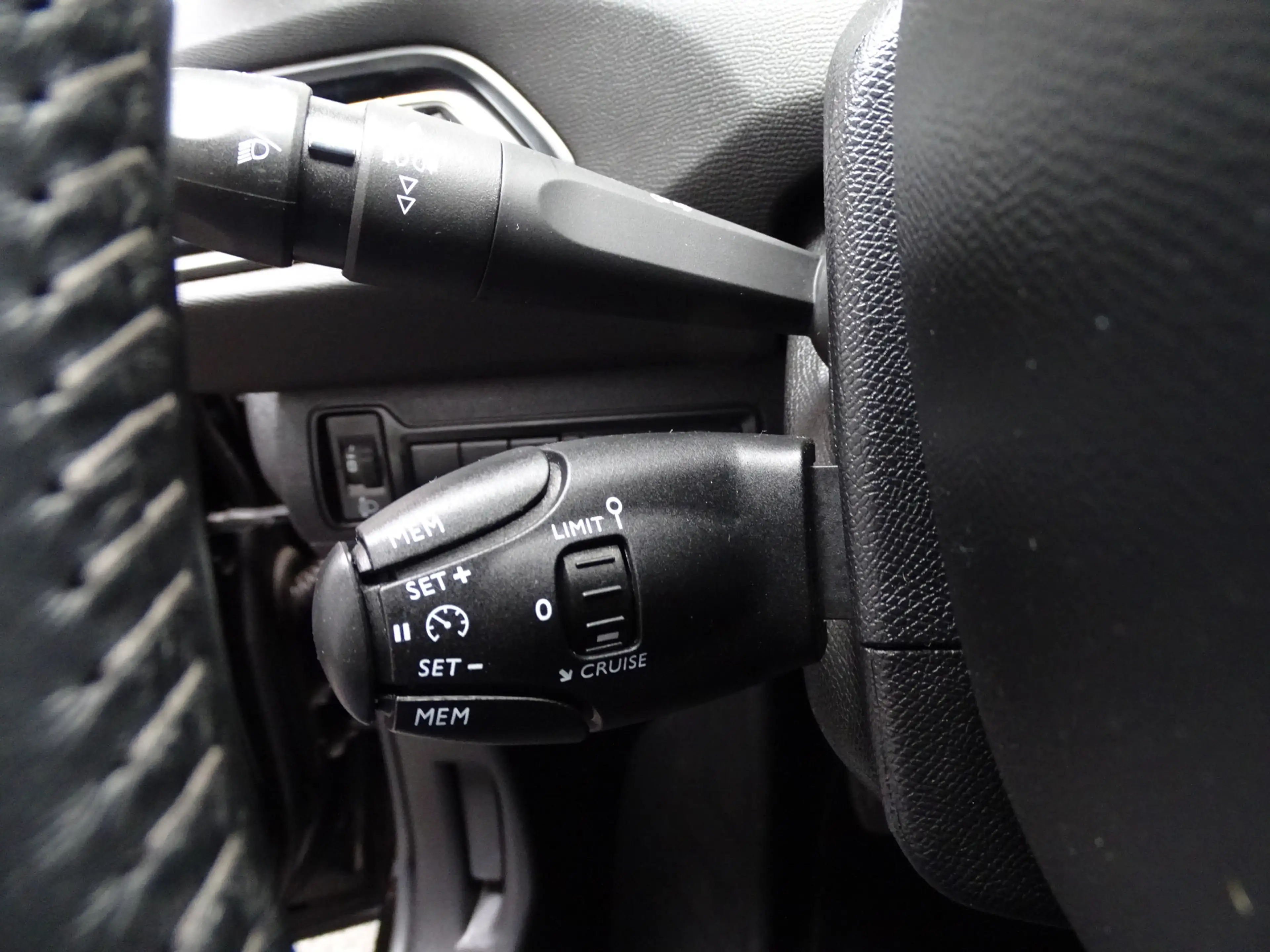 Peugeot 308 SW 1.2 PureTech Blue Active Navi, Carplay, Cruise, — photo 11