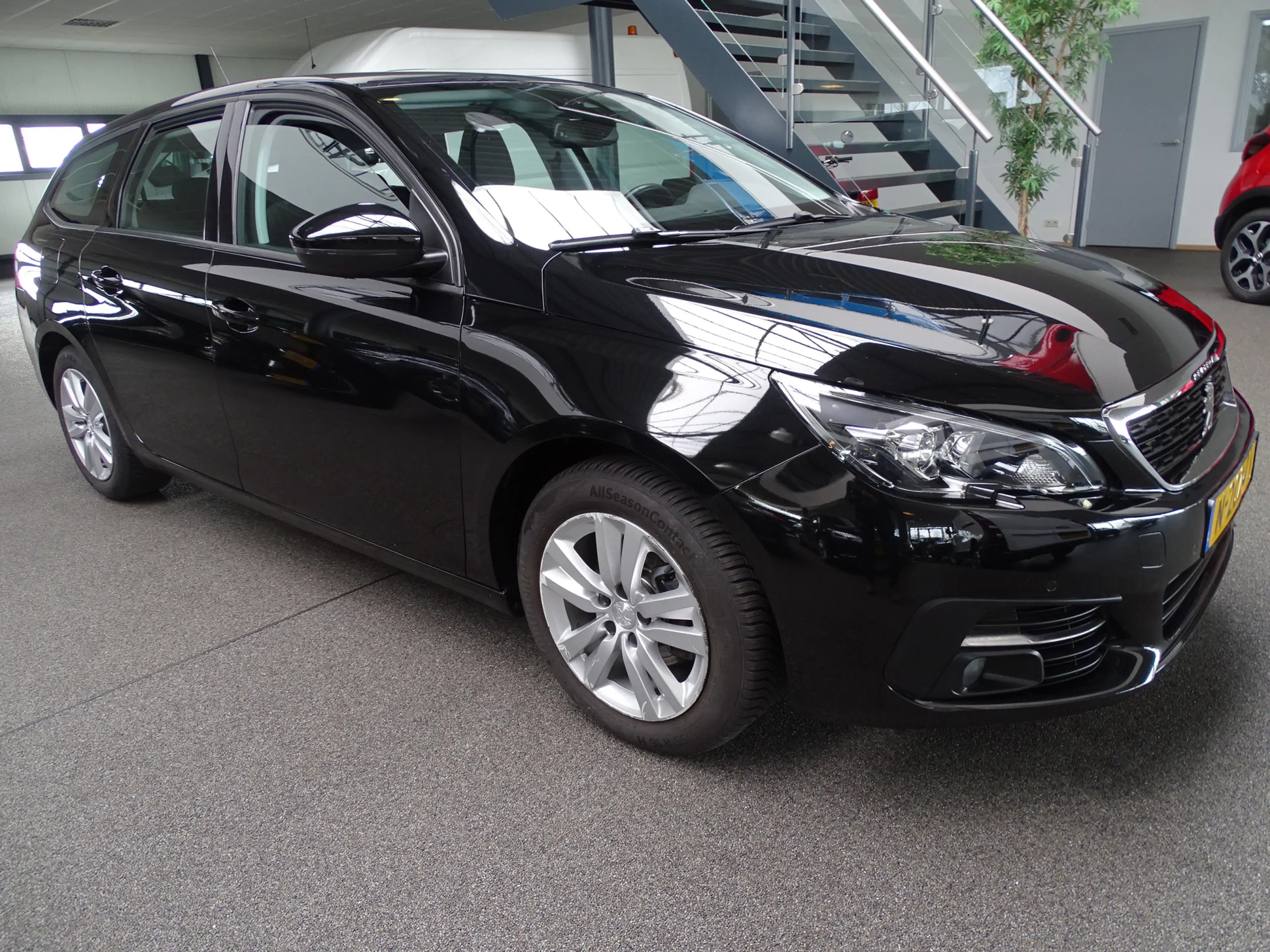 Peugeot 308 SW 1.2 PureTech Blue Active Navi, Carplay, Cruise, — photo 6