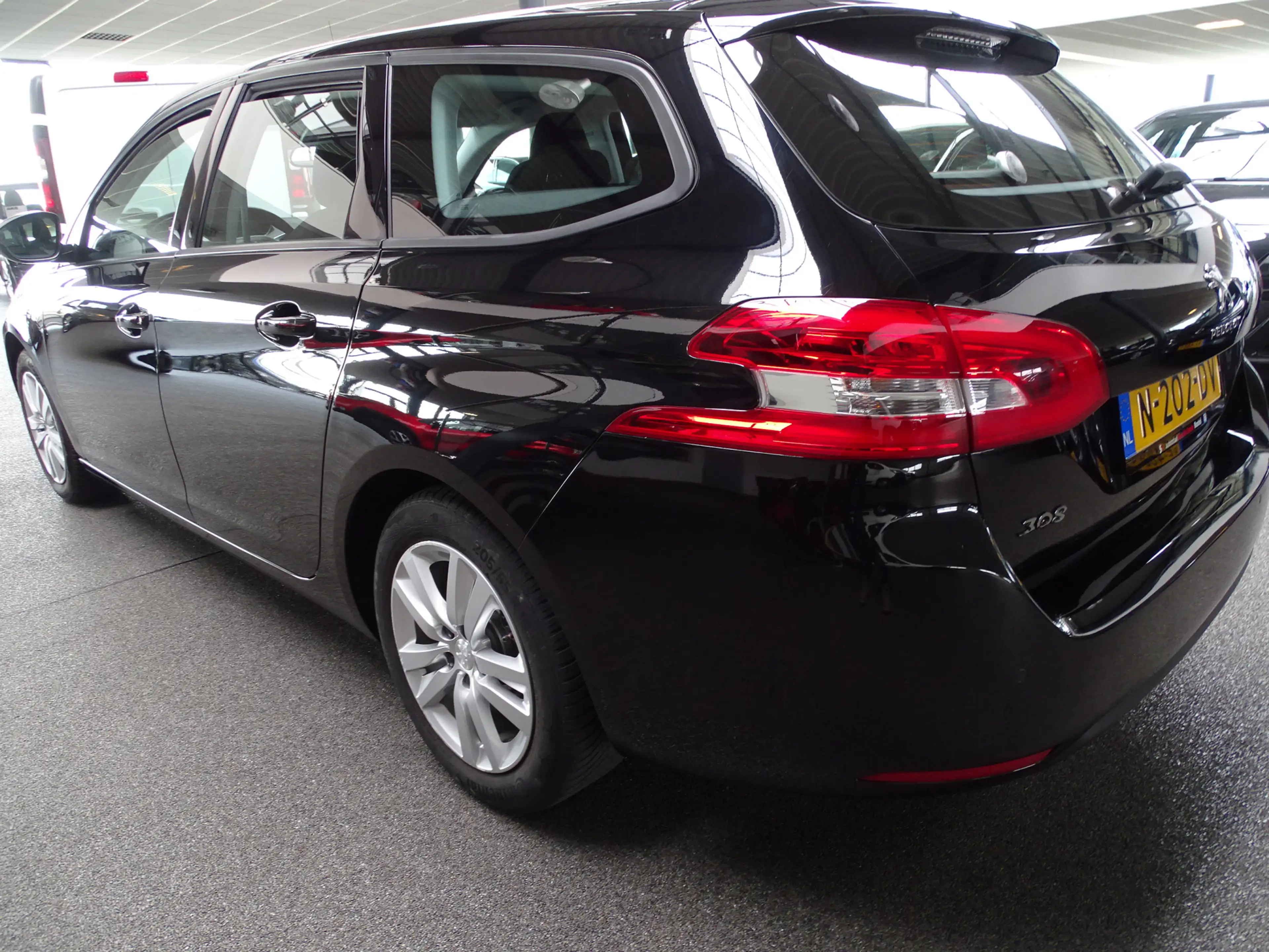 Peugeot 308 SW 1.2 PureTech Blue Active Navi, Carplay, Cruise, — photo 2