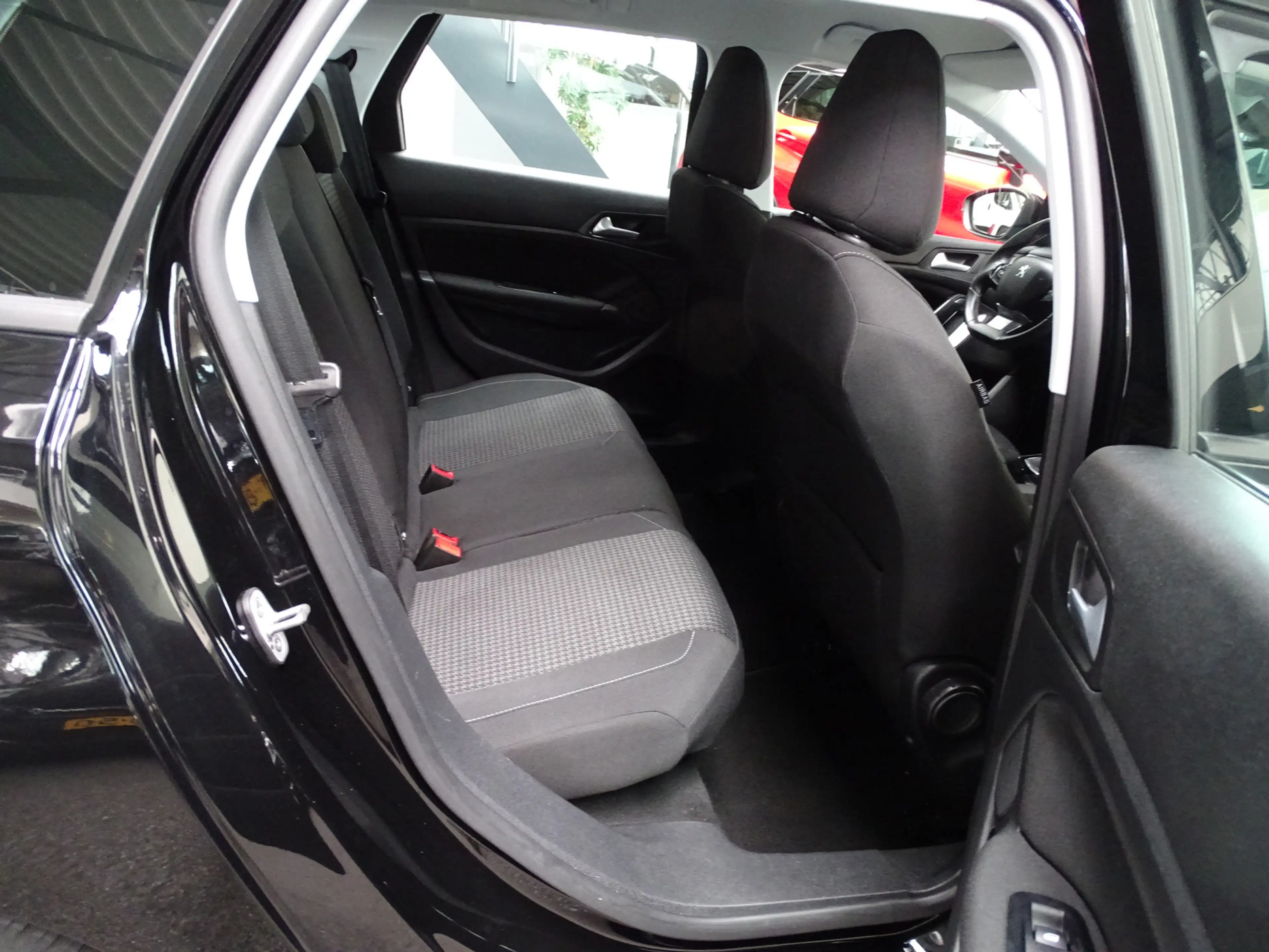 Peugeot 308 SW 1.2 PureTech Blue Active Navi, Carplay, Cruise, — photo 24