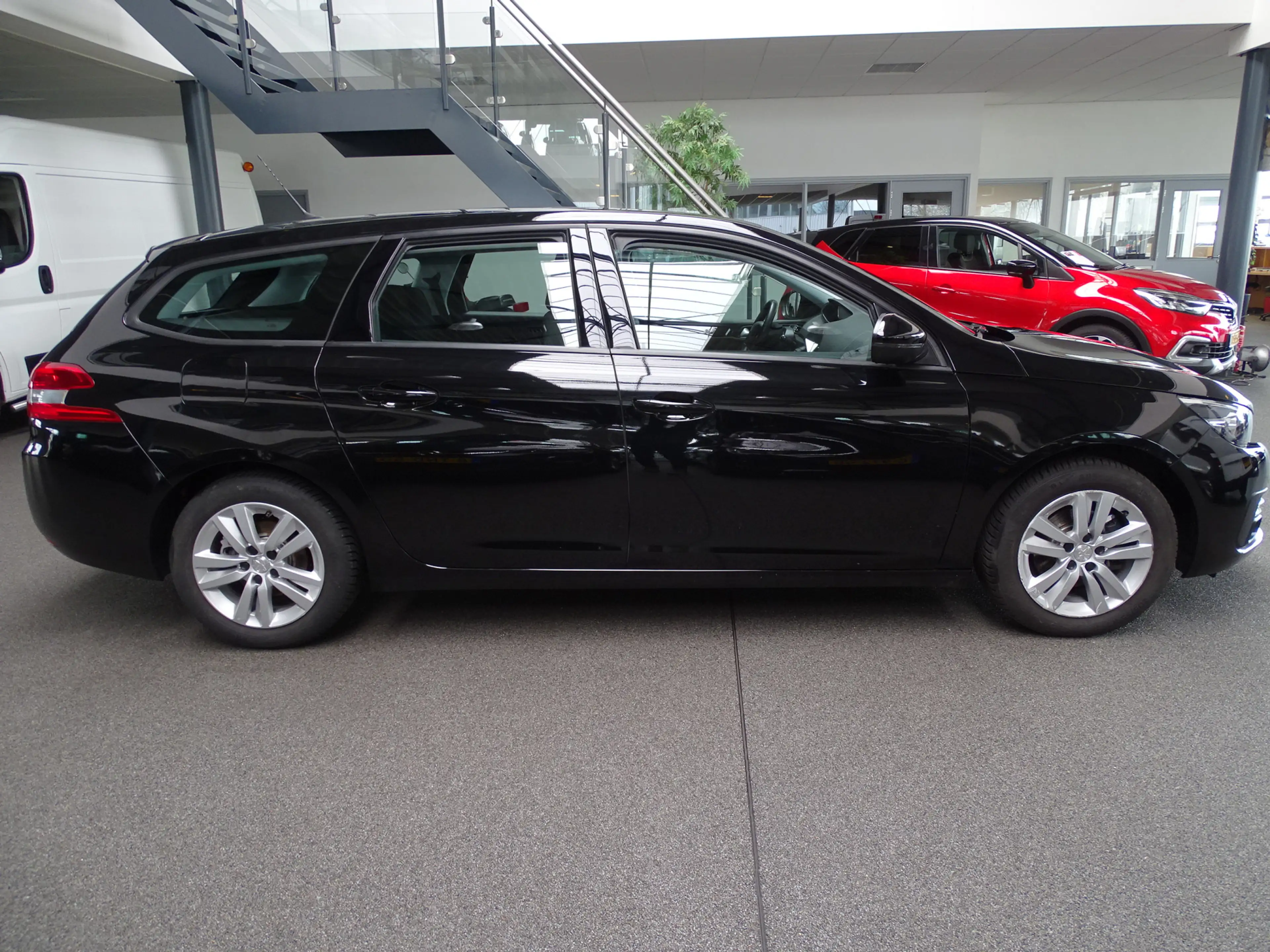 Peugeot 308 SW 1.2 PureTech Blue Active Navi, Carplay, Cruise, — photo 5