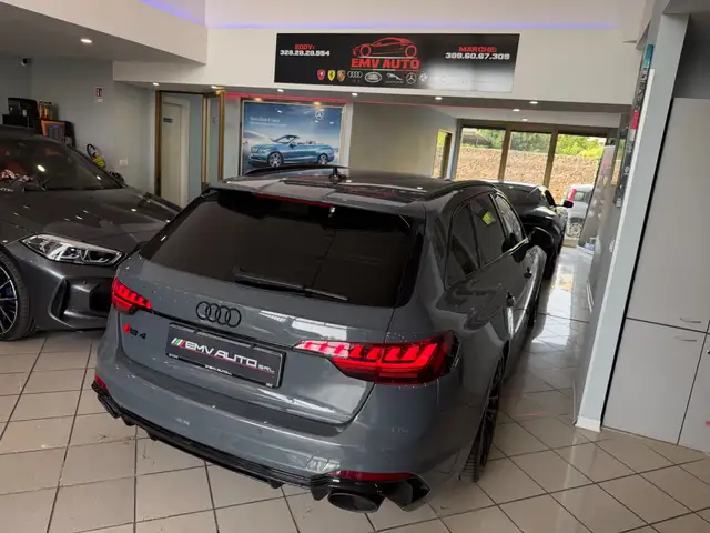 Audi RS4 view 14