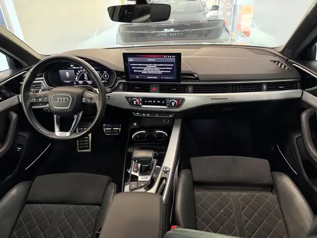Audi RS4 view 9