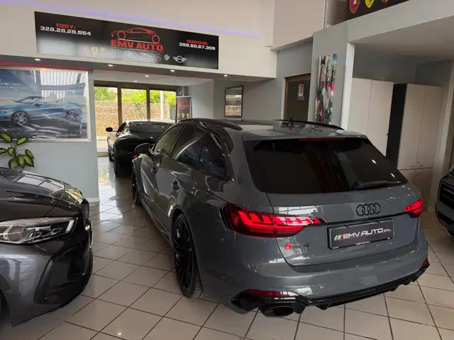 Audi RS4 view 12