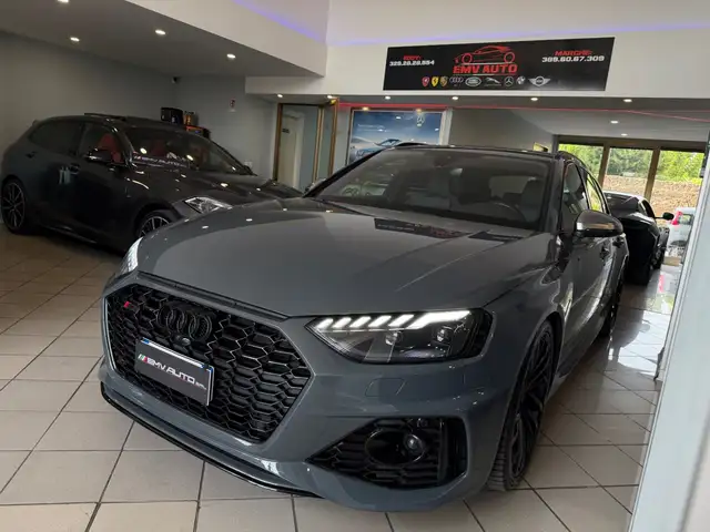 Audi RS4 view 3