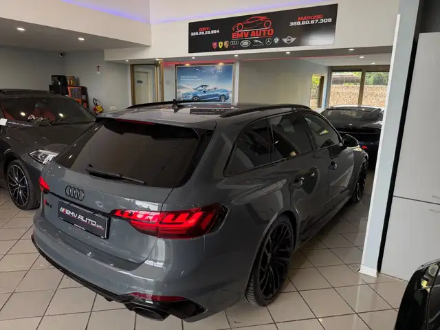Audi RS4 view 13