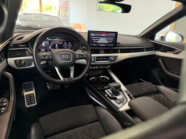 Audi RS4 view 10