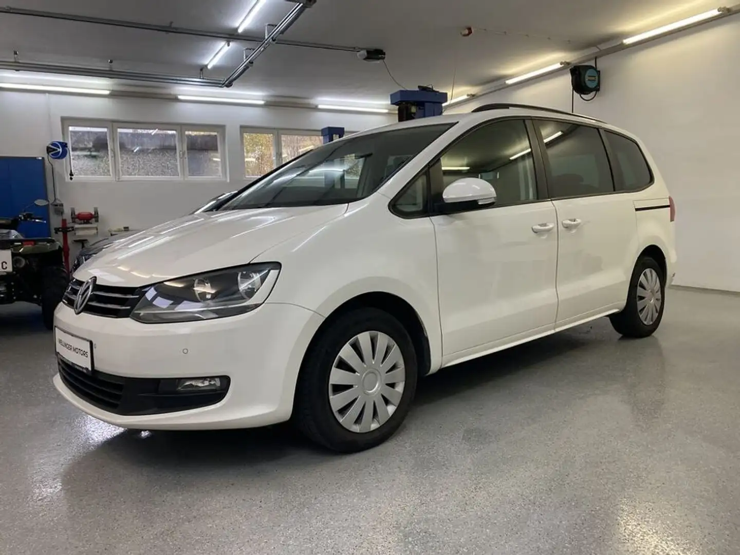 Volkswagen Sharan 2,0 TDI Trendline BMT Weiß - 1